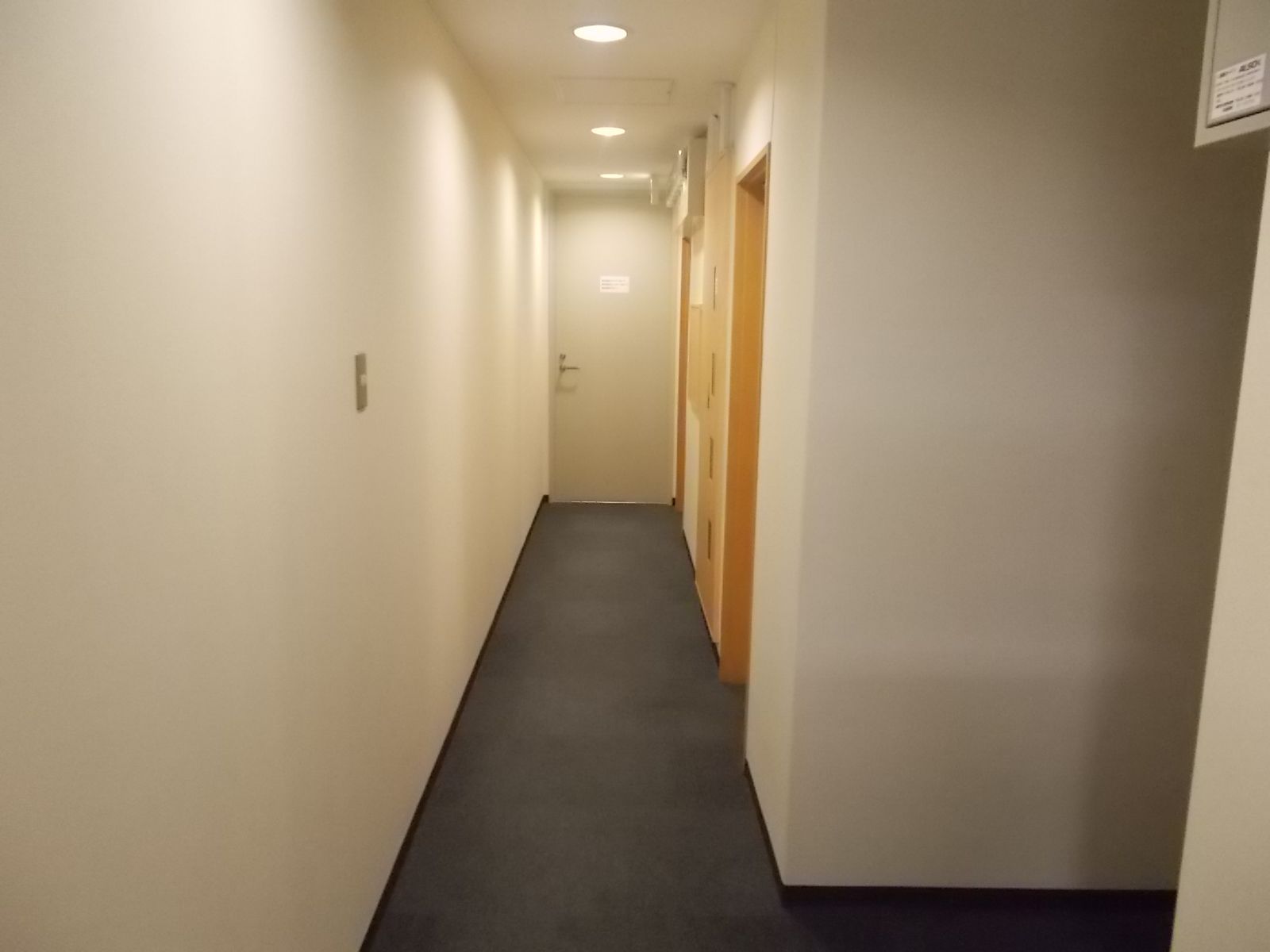 トイレ前の廊下