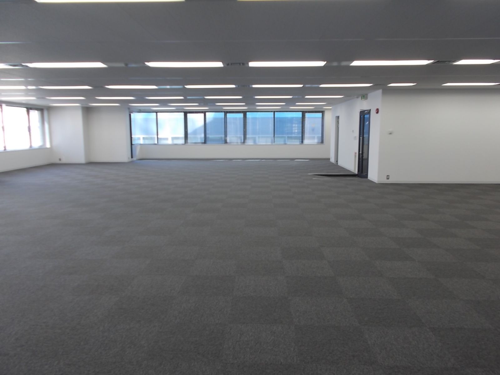 大きな柱などもなくスッキリとした印象