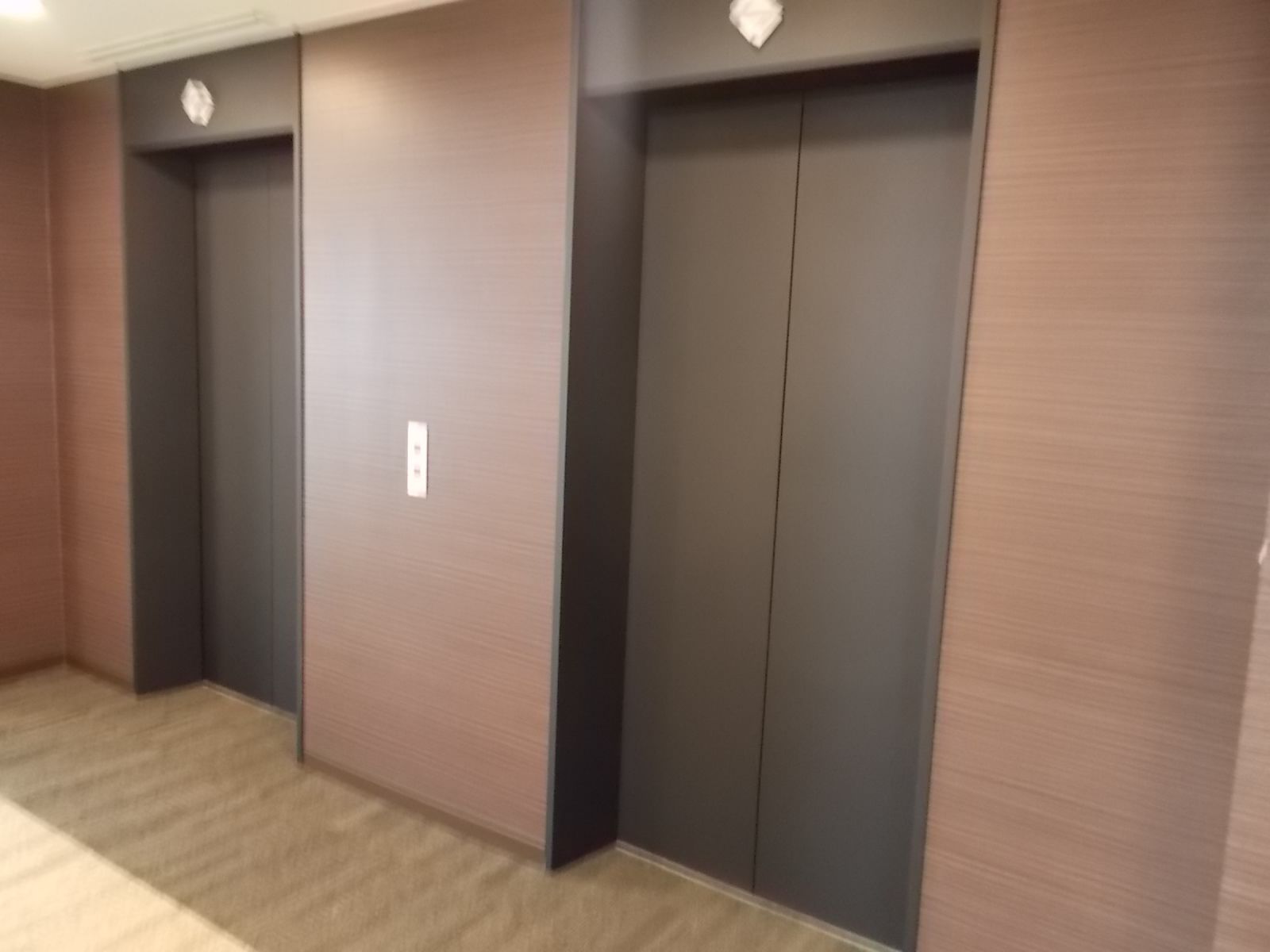 貸室階のエレベーター