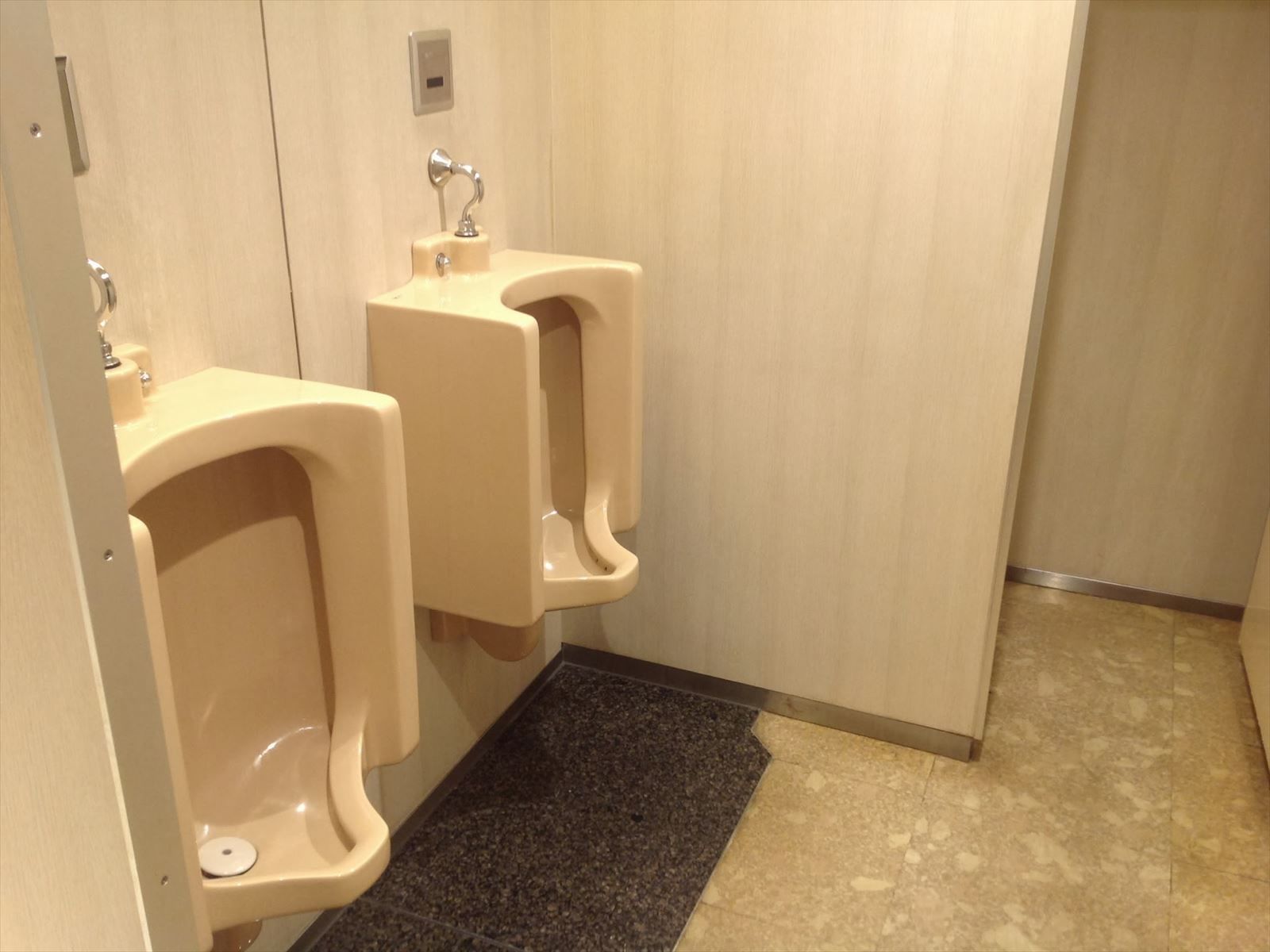 男性用トイレ