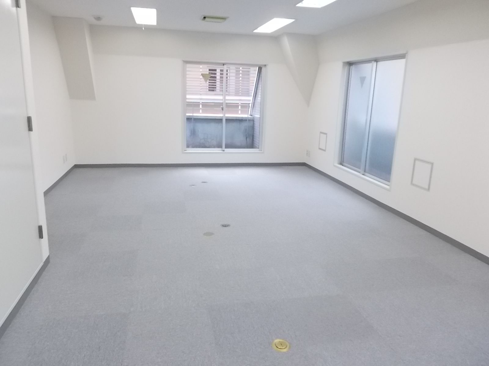 シンプルなオフィス空間（7階）