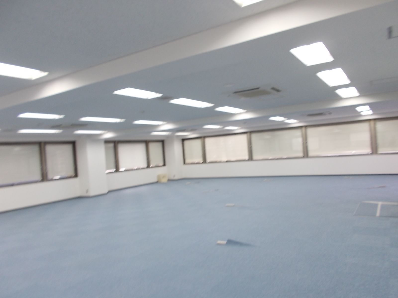 すっきりとしたオフィス空間