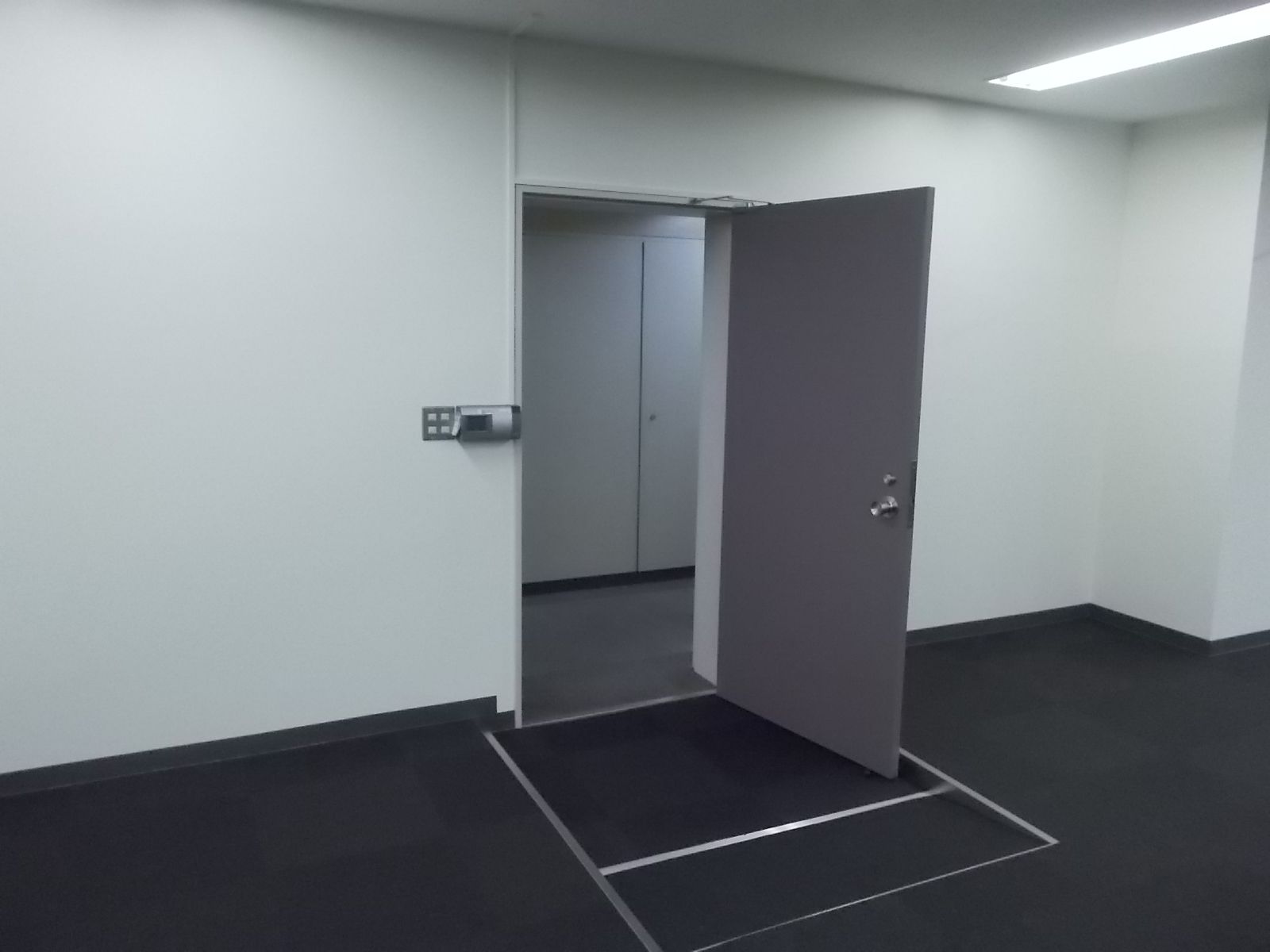 貸室出入り口