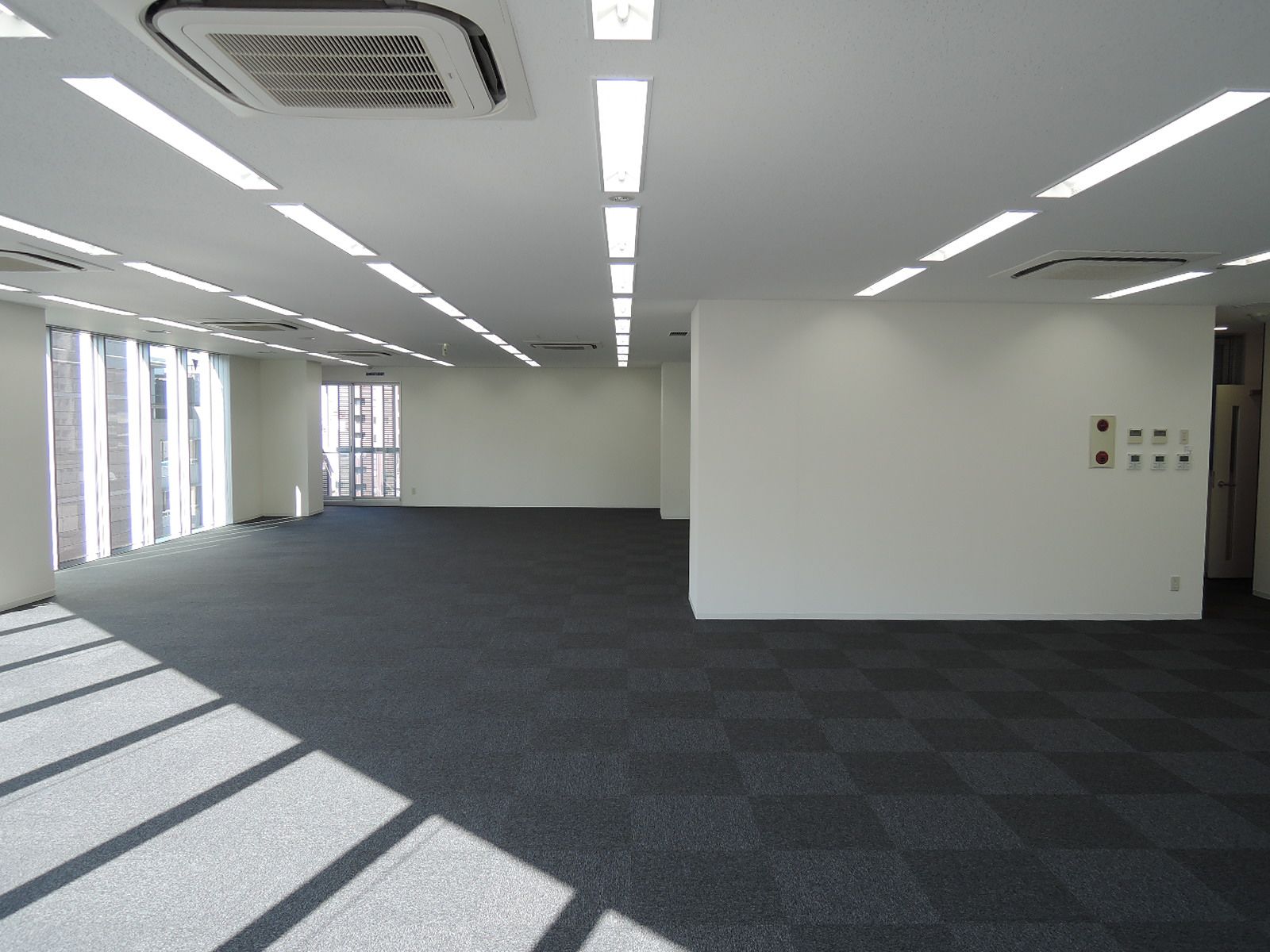 オフィス室内参考画像