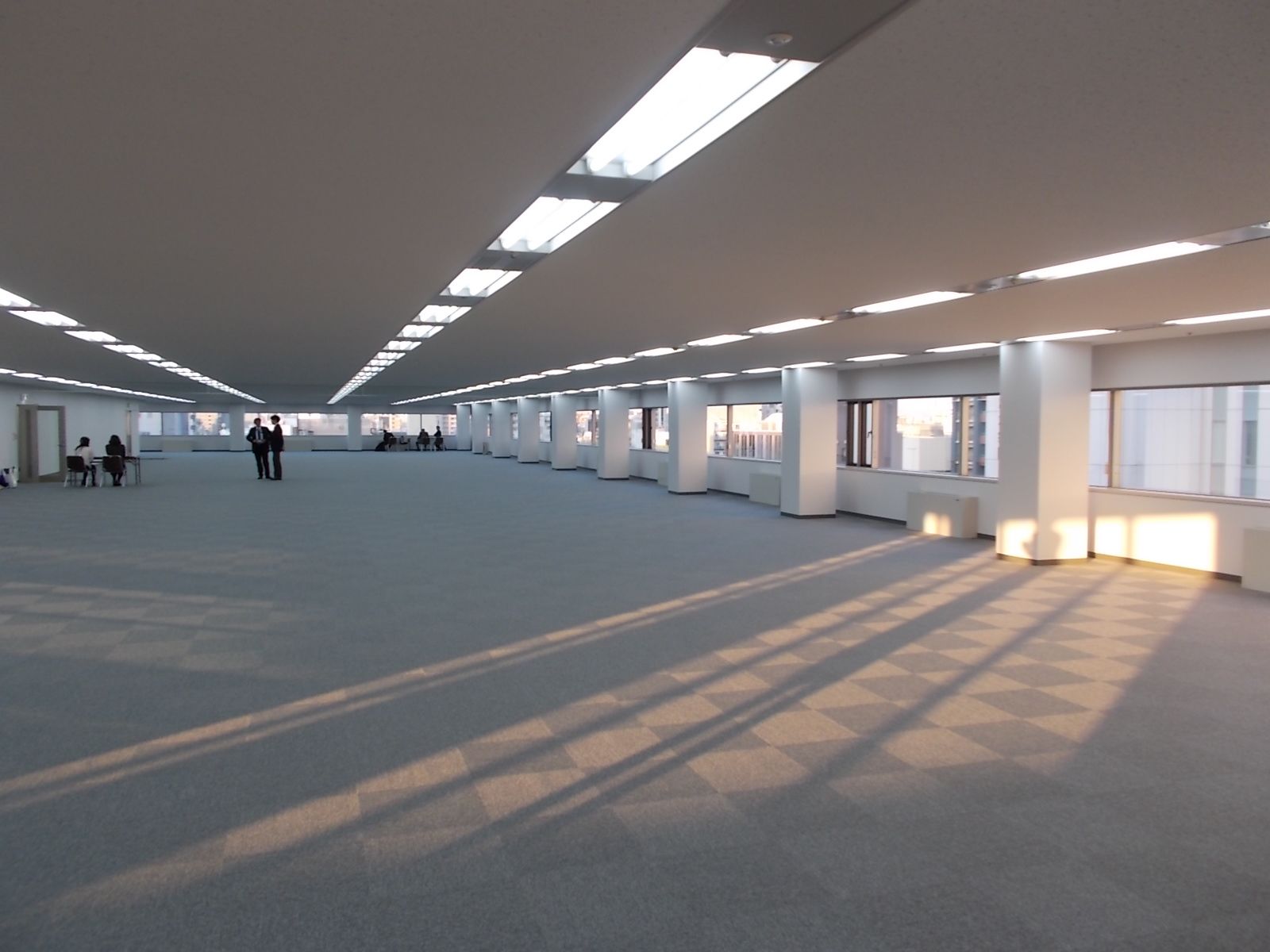 オフィス室内参考画像（約340坪）