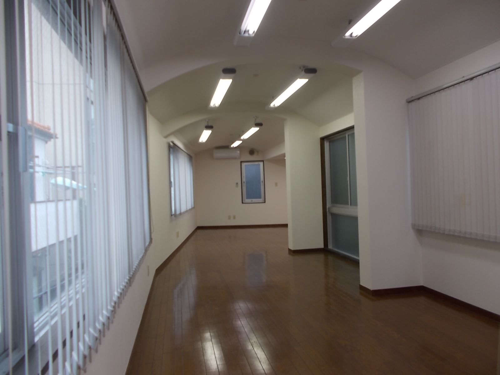 オフィス室内参考画像