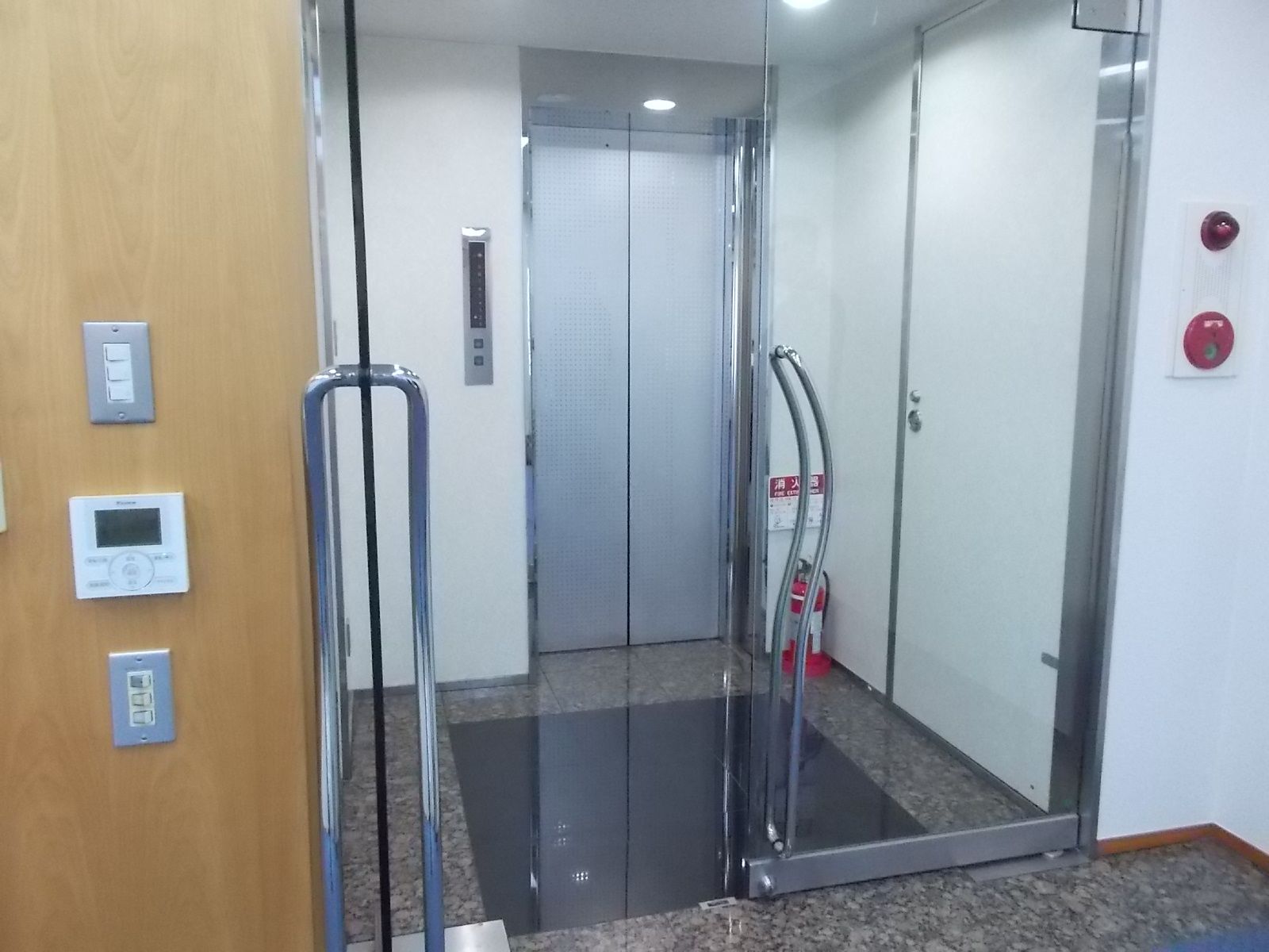 貸室出入口