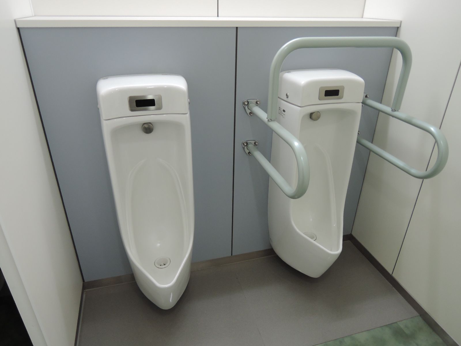 男性用トイレ