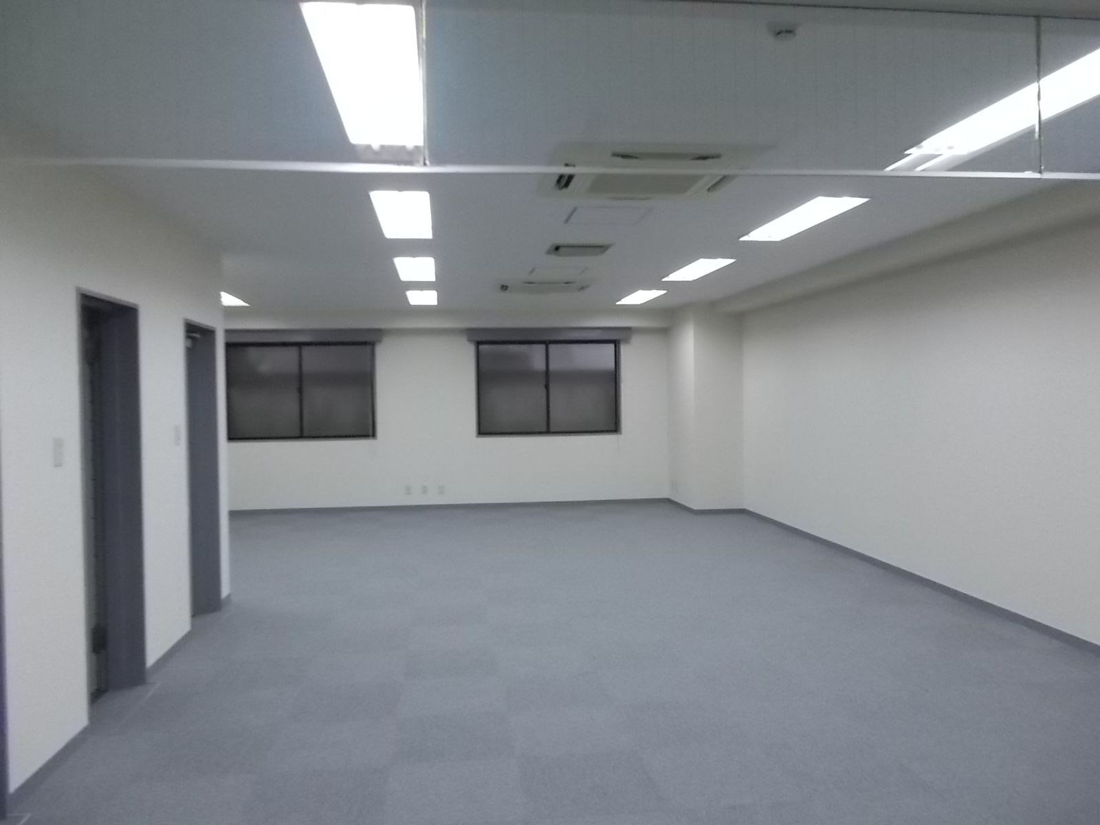 オフィス室内参考画像