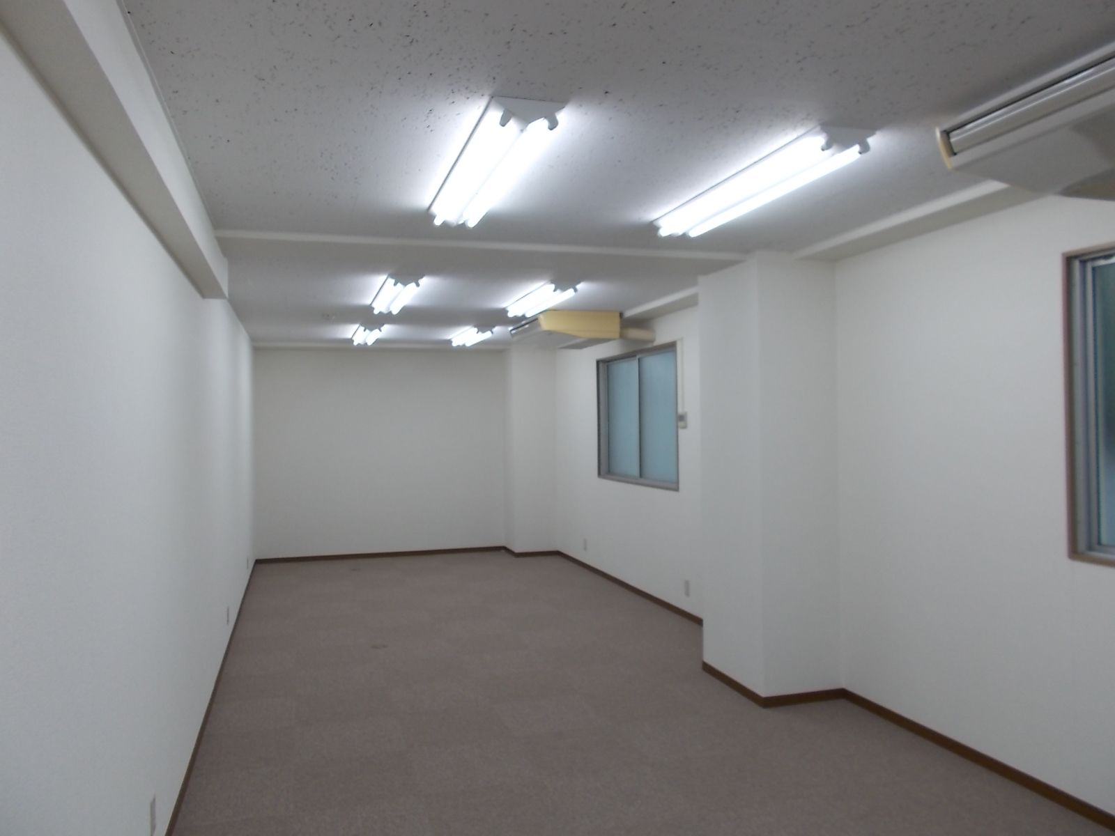 オフィス室内参考画像
