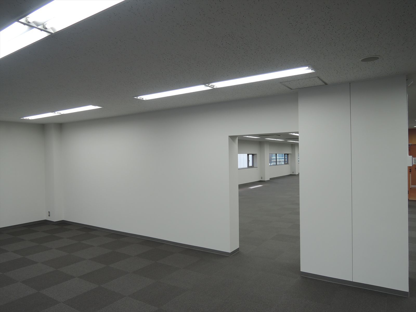 区画によって一部仕切りあり
