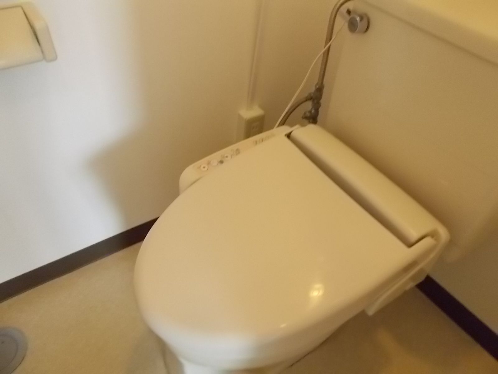 ウォシュレット付きのトイレ