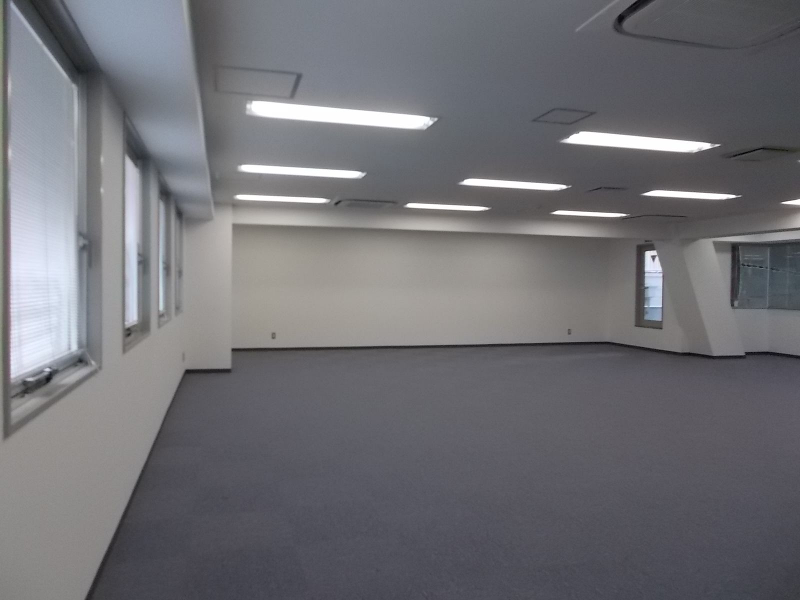 オフィス室内参考画像
