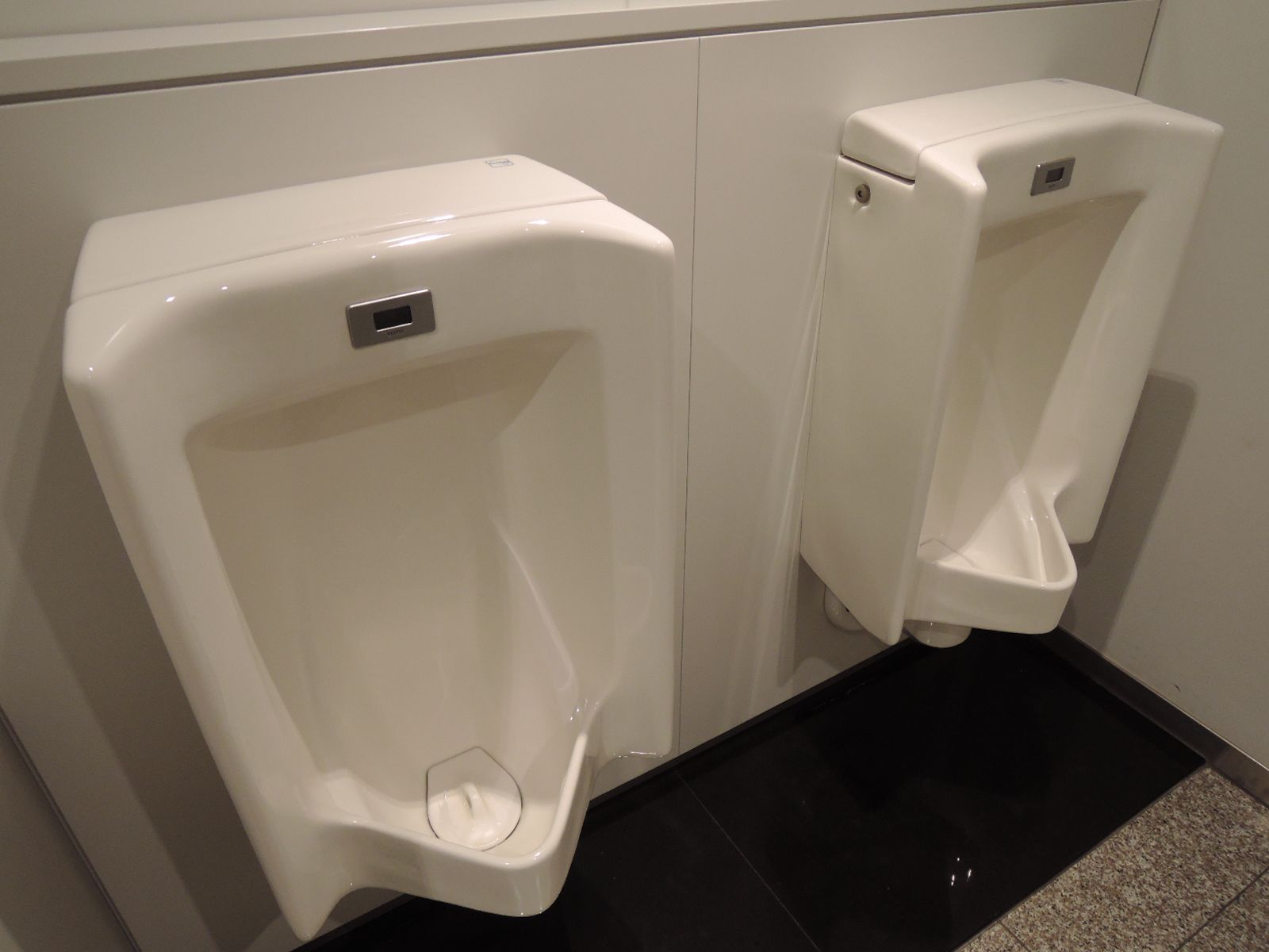 男性用トイレ