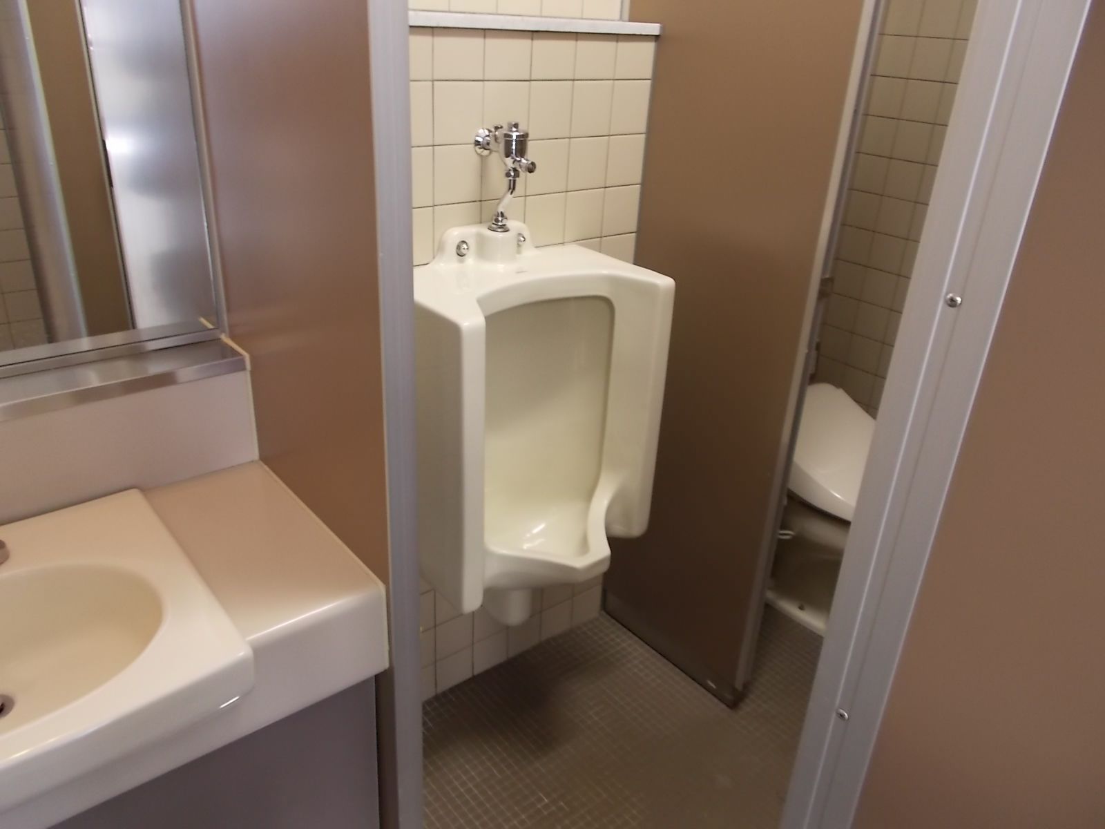 男女別トイレ完備