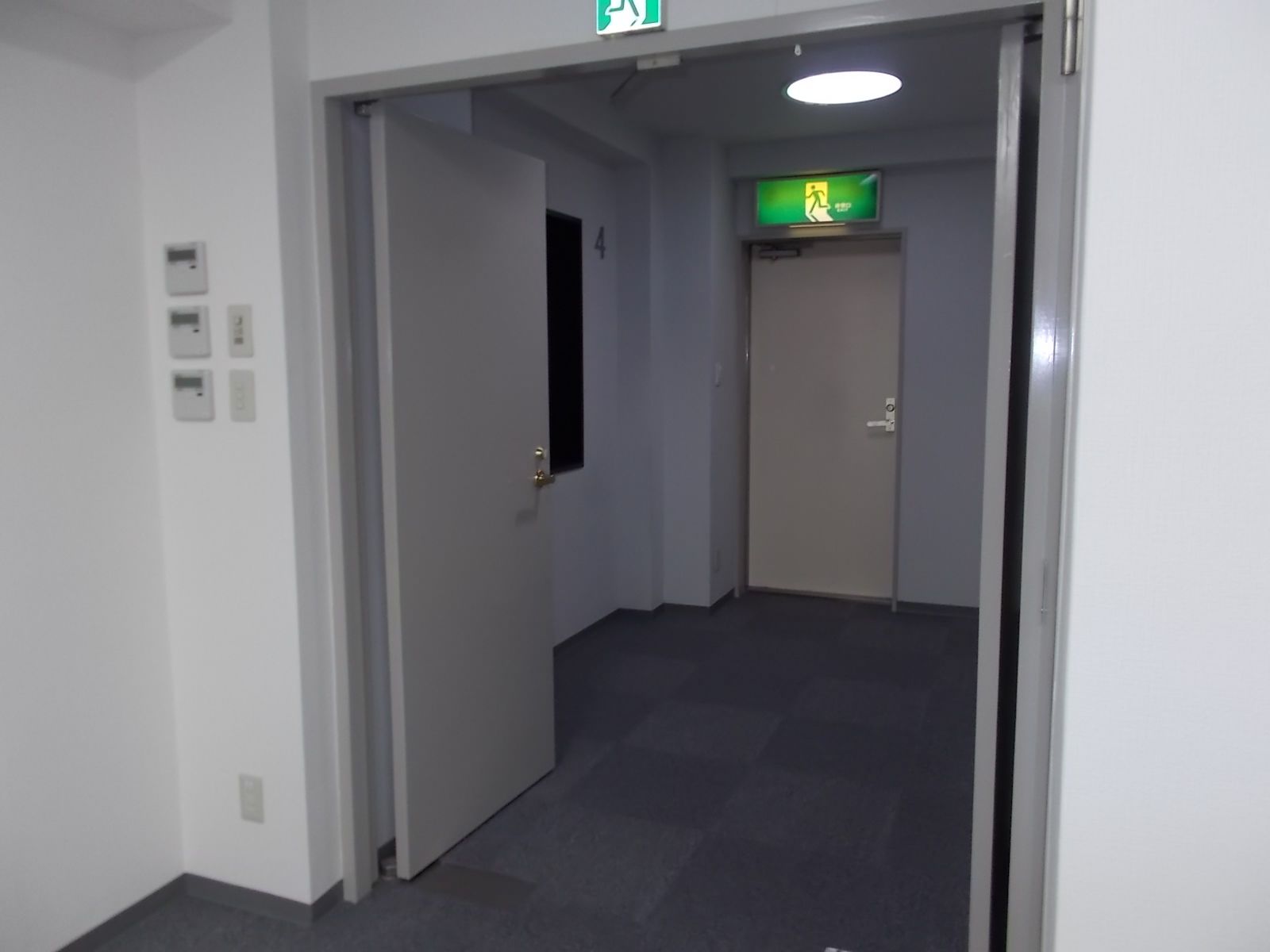 貸室出入り口