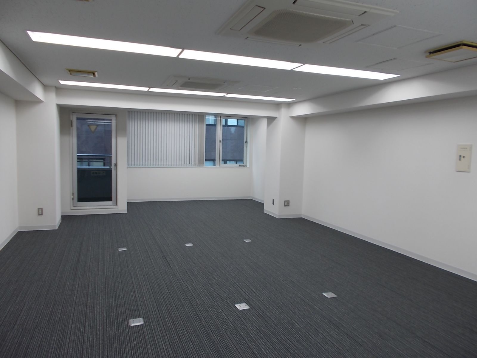 貸室内