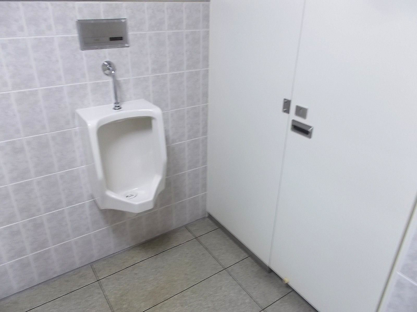 男子トイレ