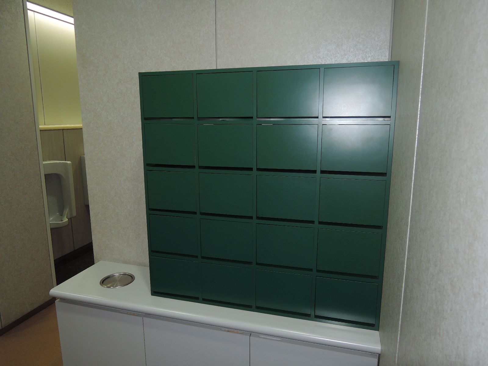 男性トイレも設備十分
