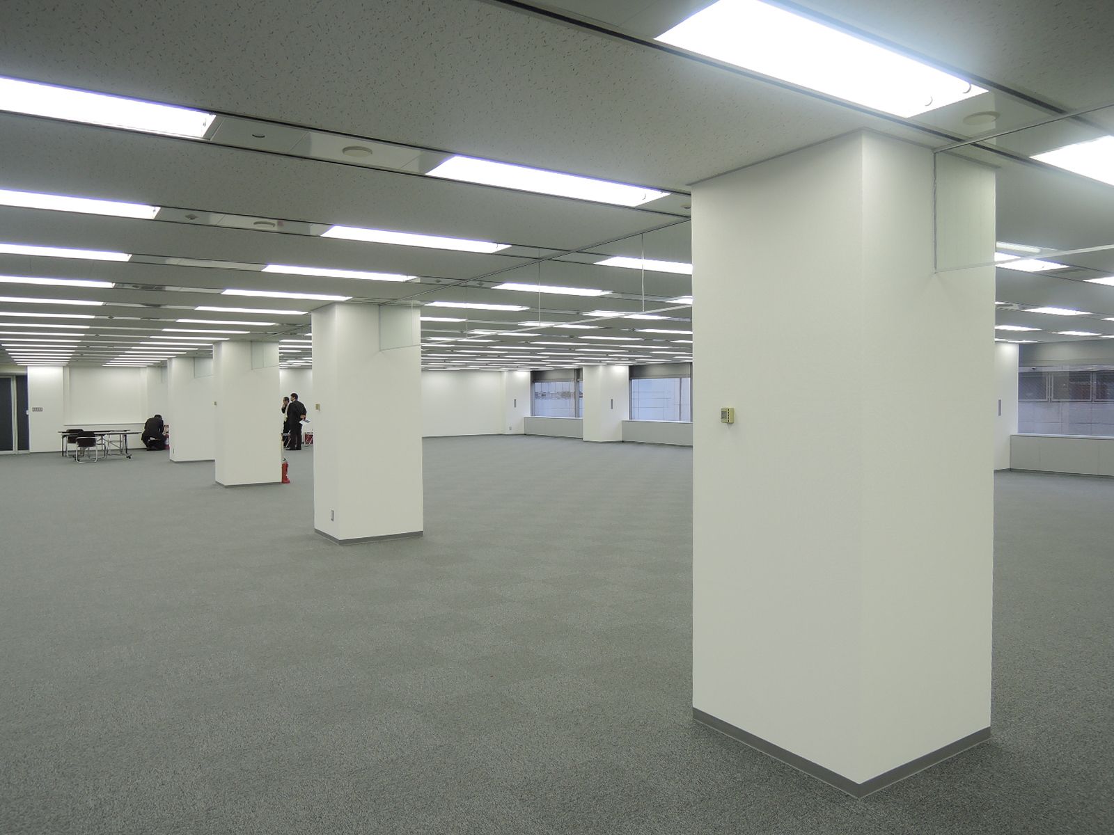 オフィスには柱があります