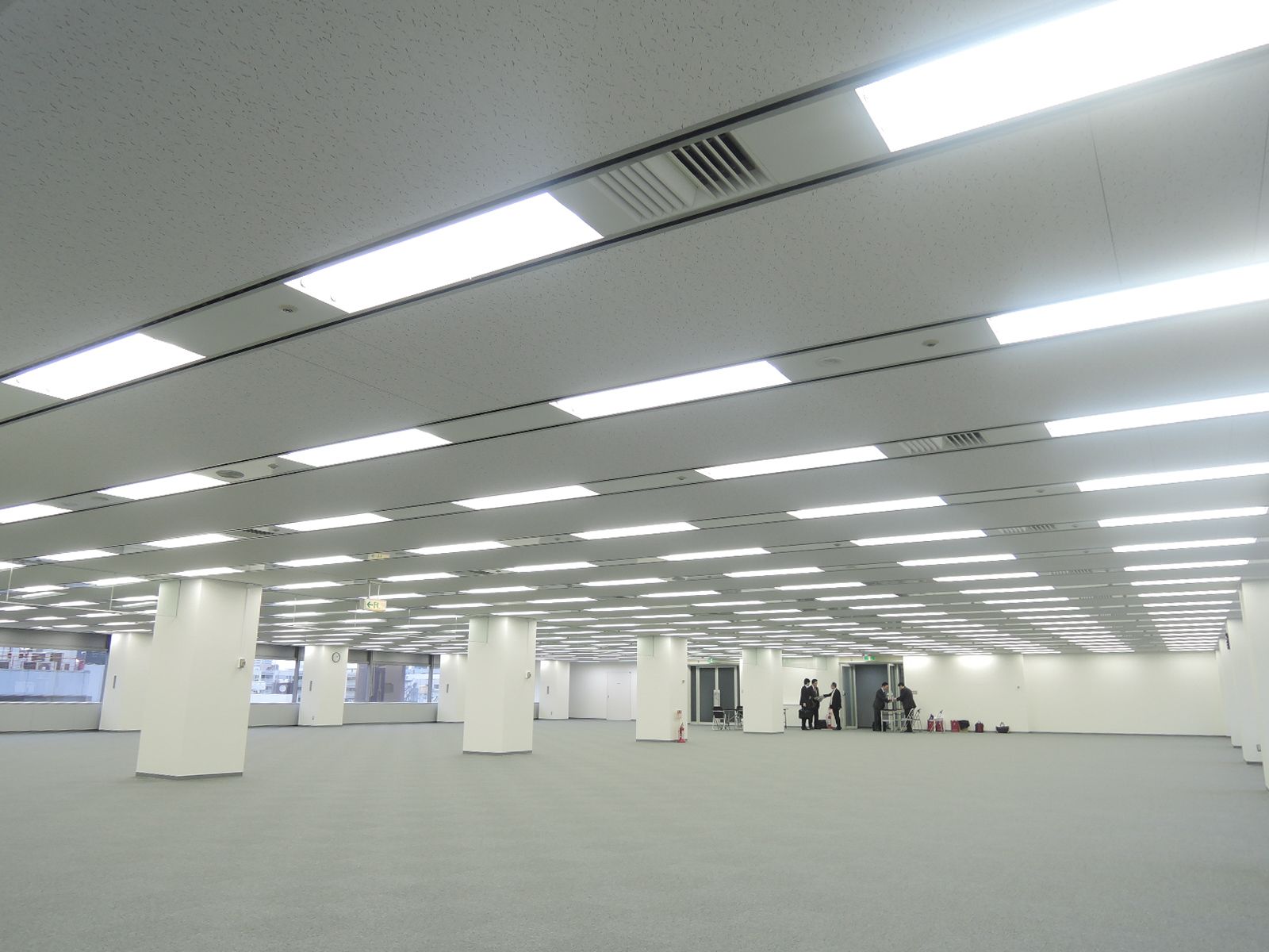 照明の明るさは十分