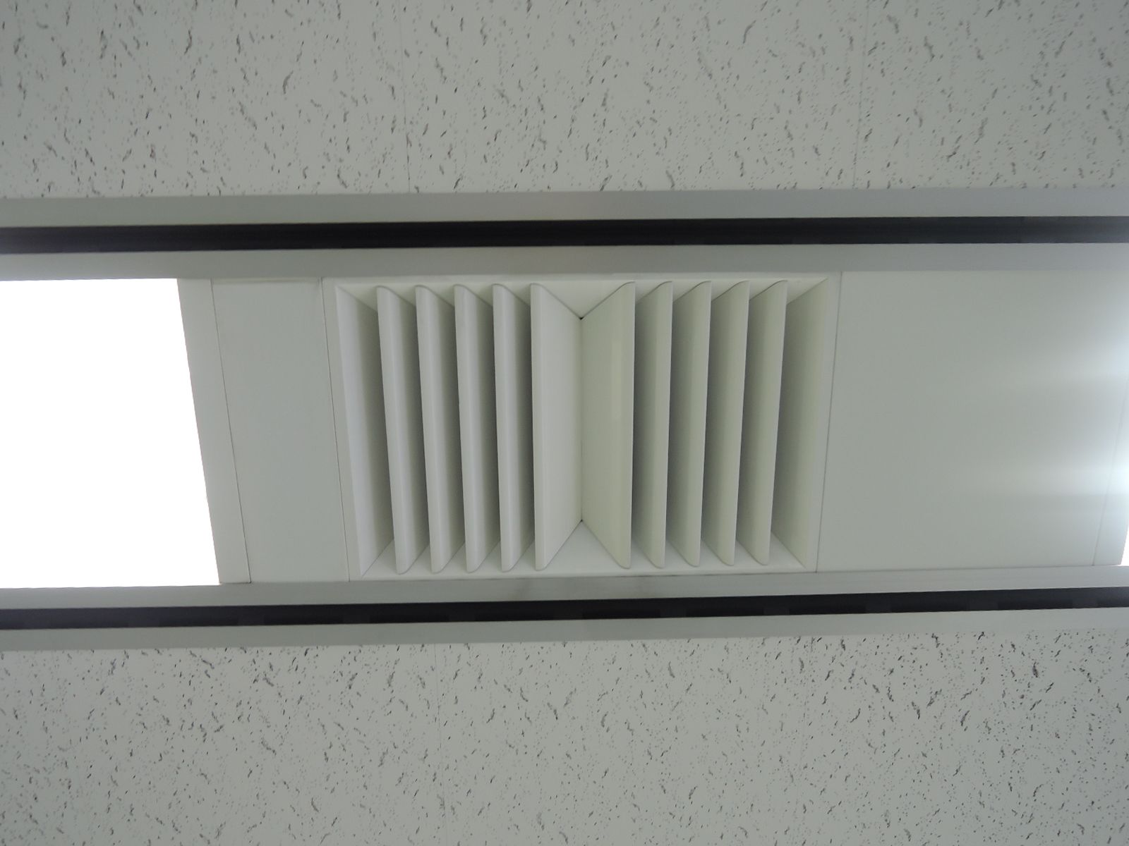 天井の空調吹き出し口