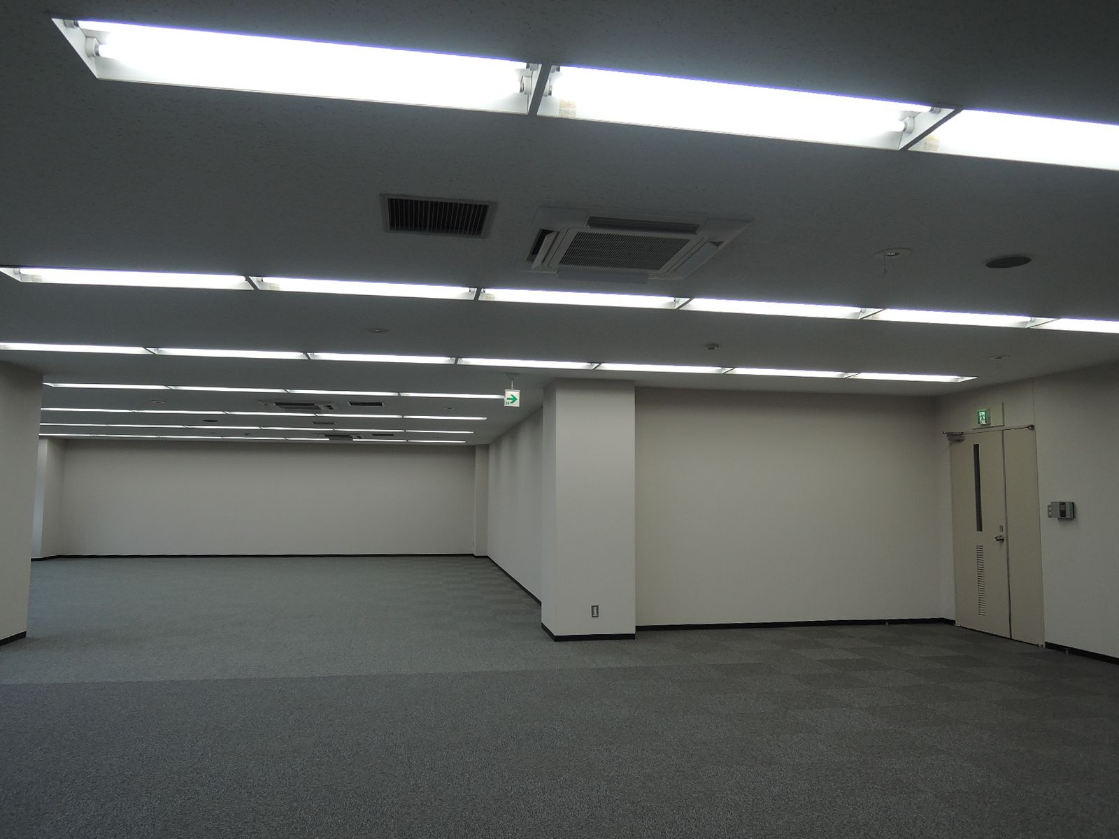 オフィス室内参考画像