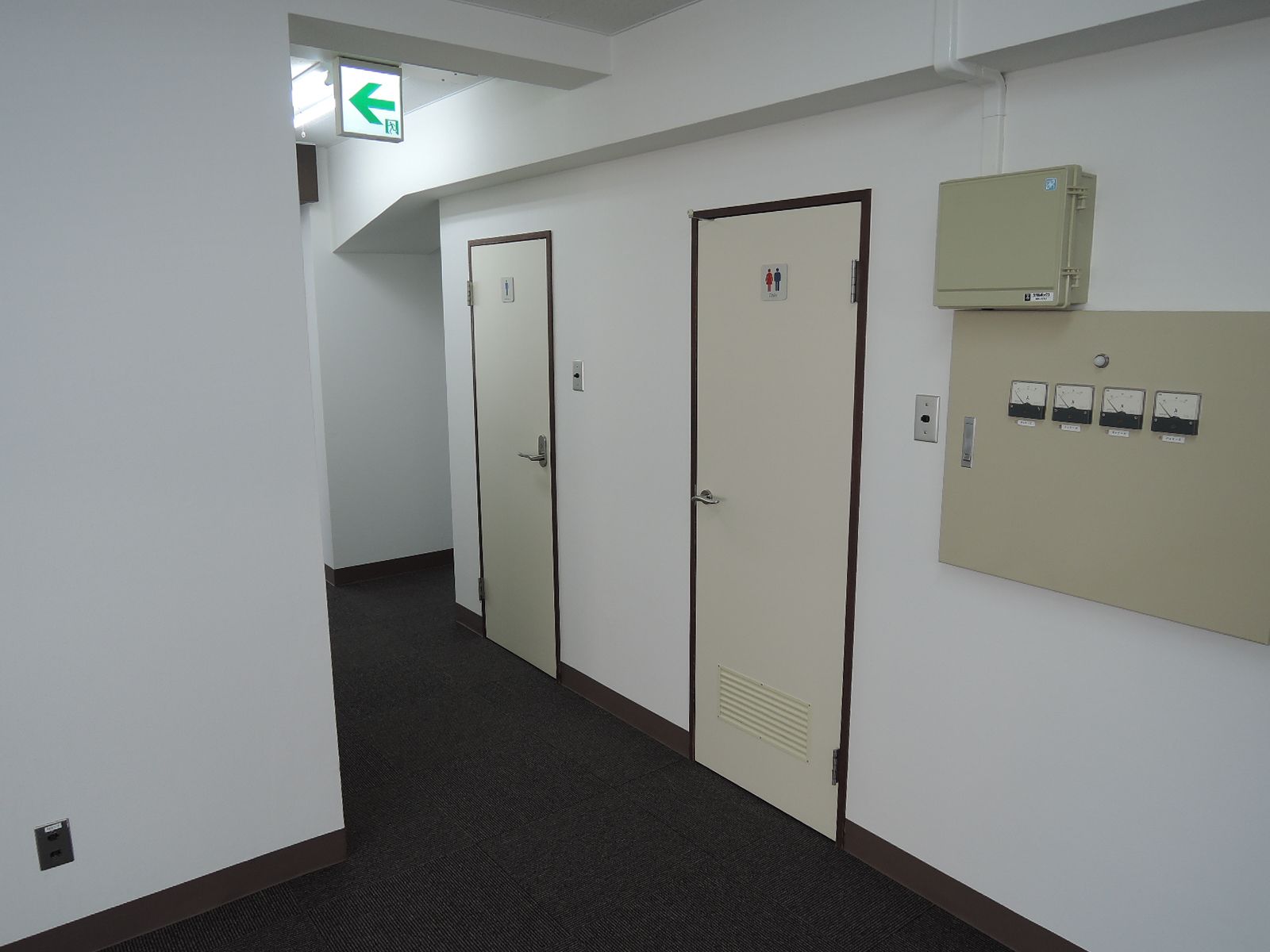 男女別トイレ入口