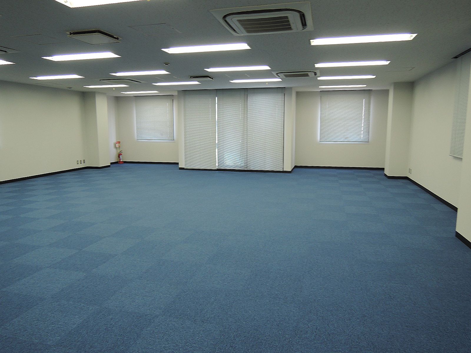 オフィス室内参考画像