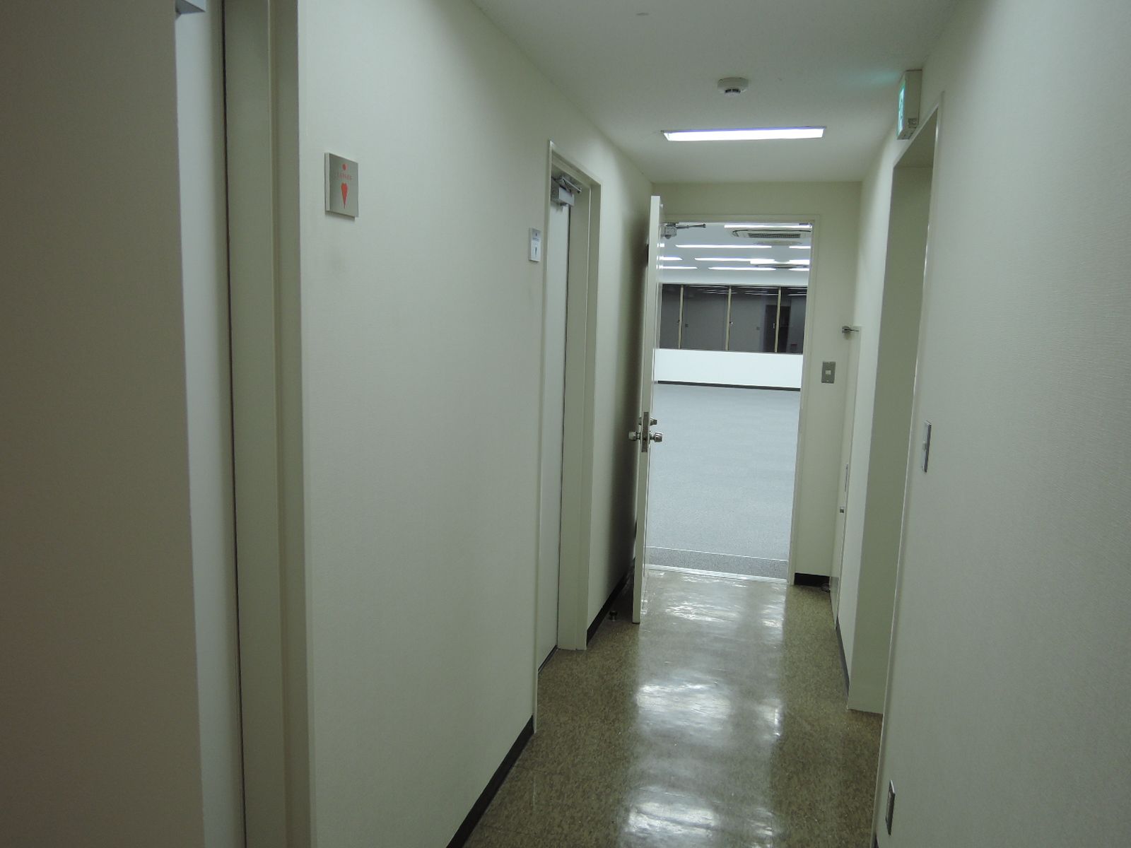 男女別トイレ入口