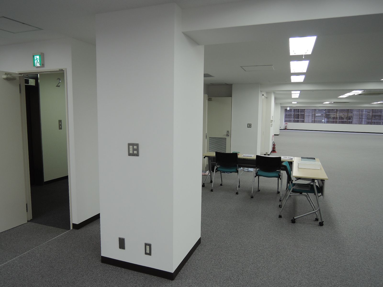 オフィスにある柱