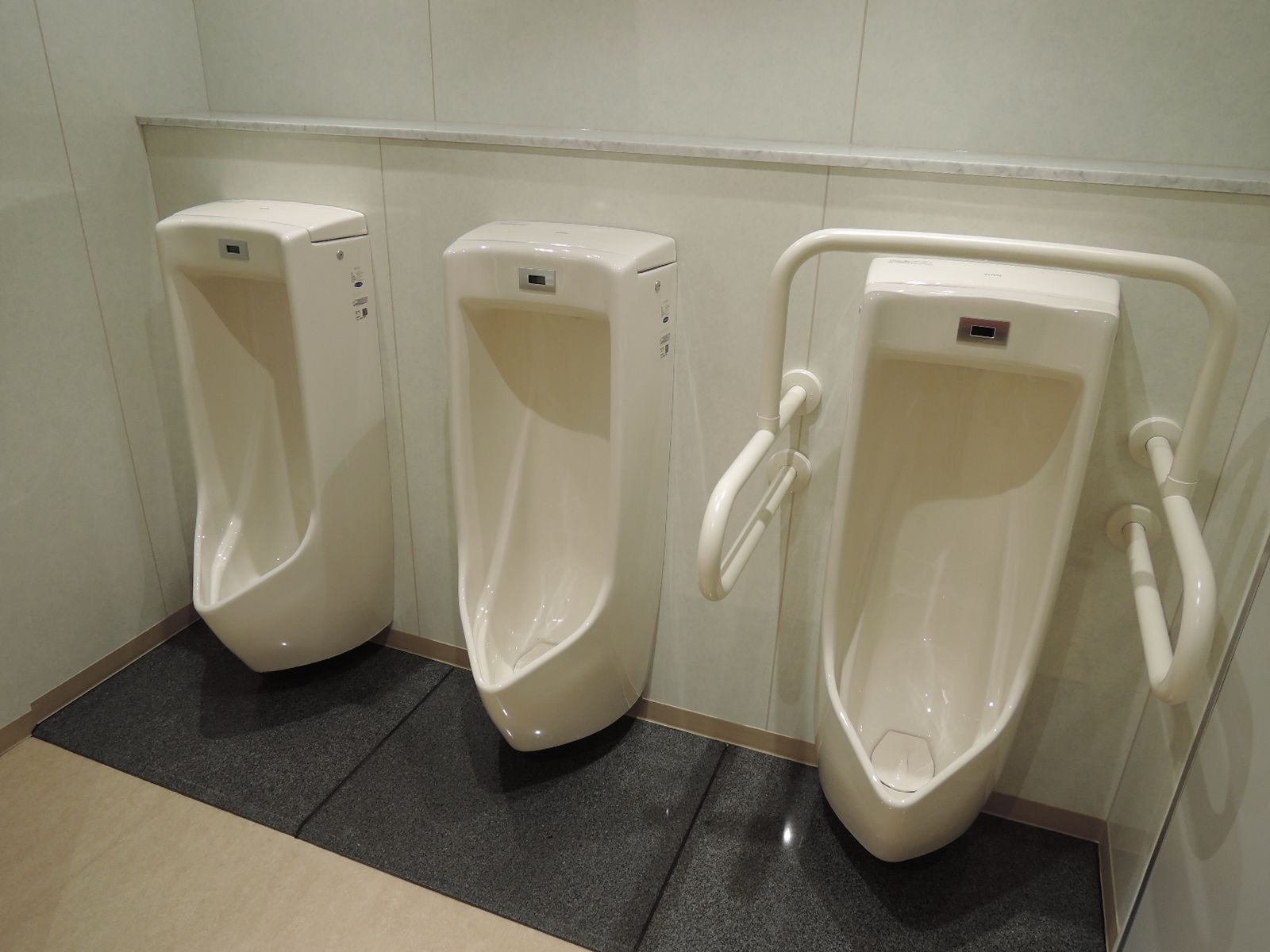 男性トイレ