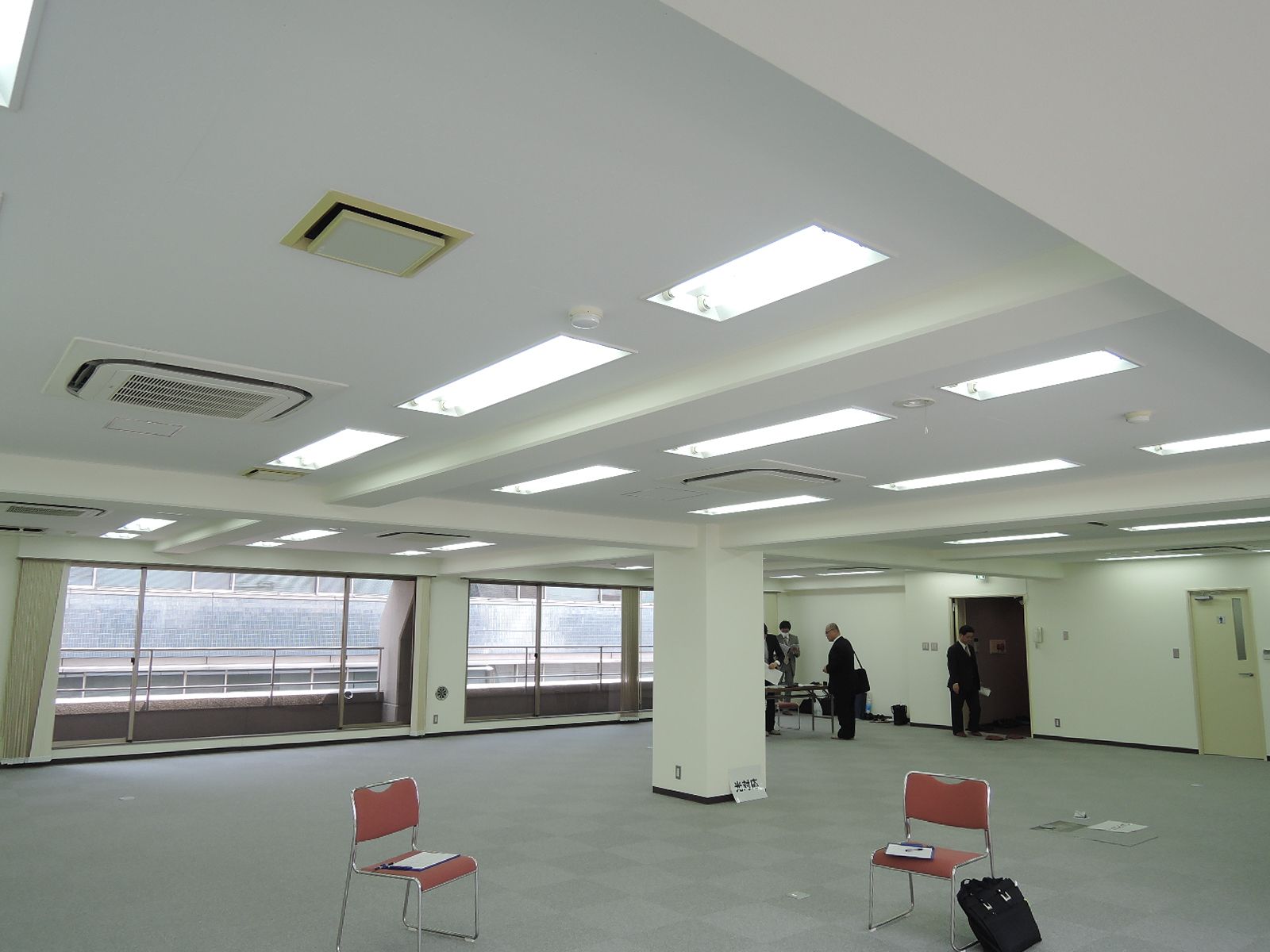照明の明るさは十分