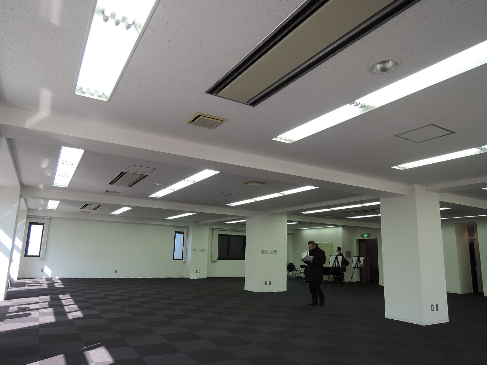 照明の明るさは十分