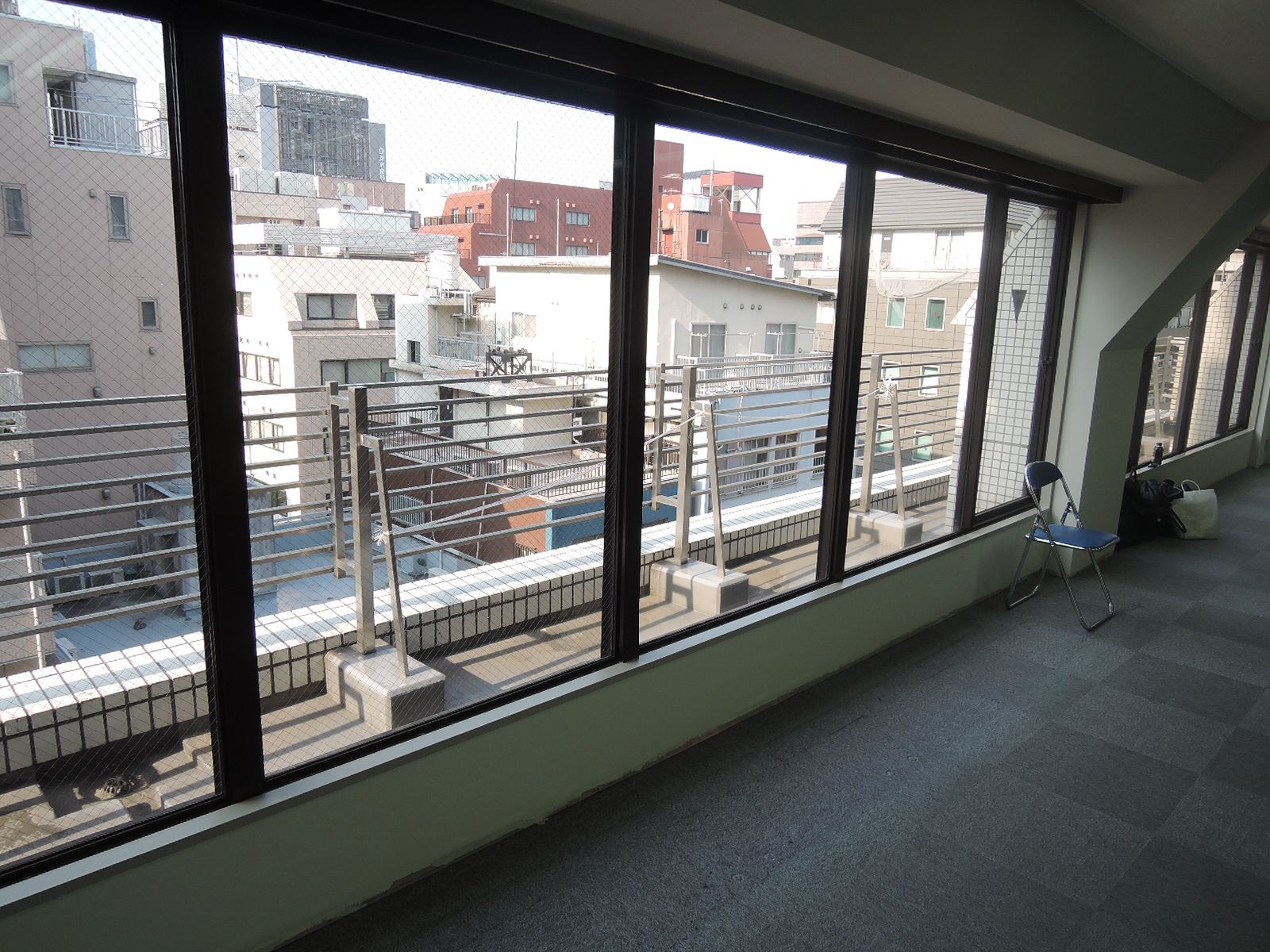 大きな窓面