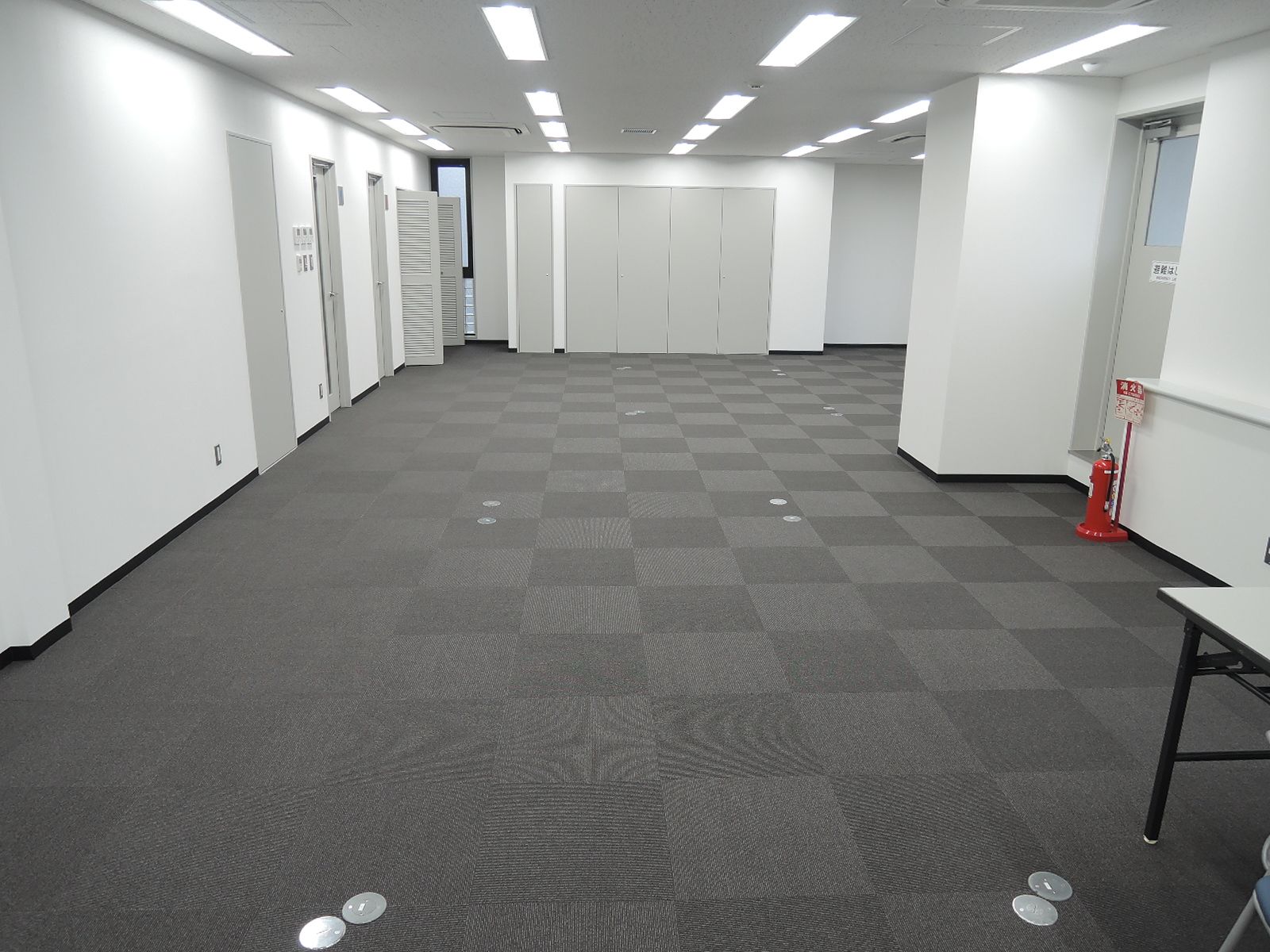 オフィス室内参考画像