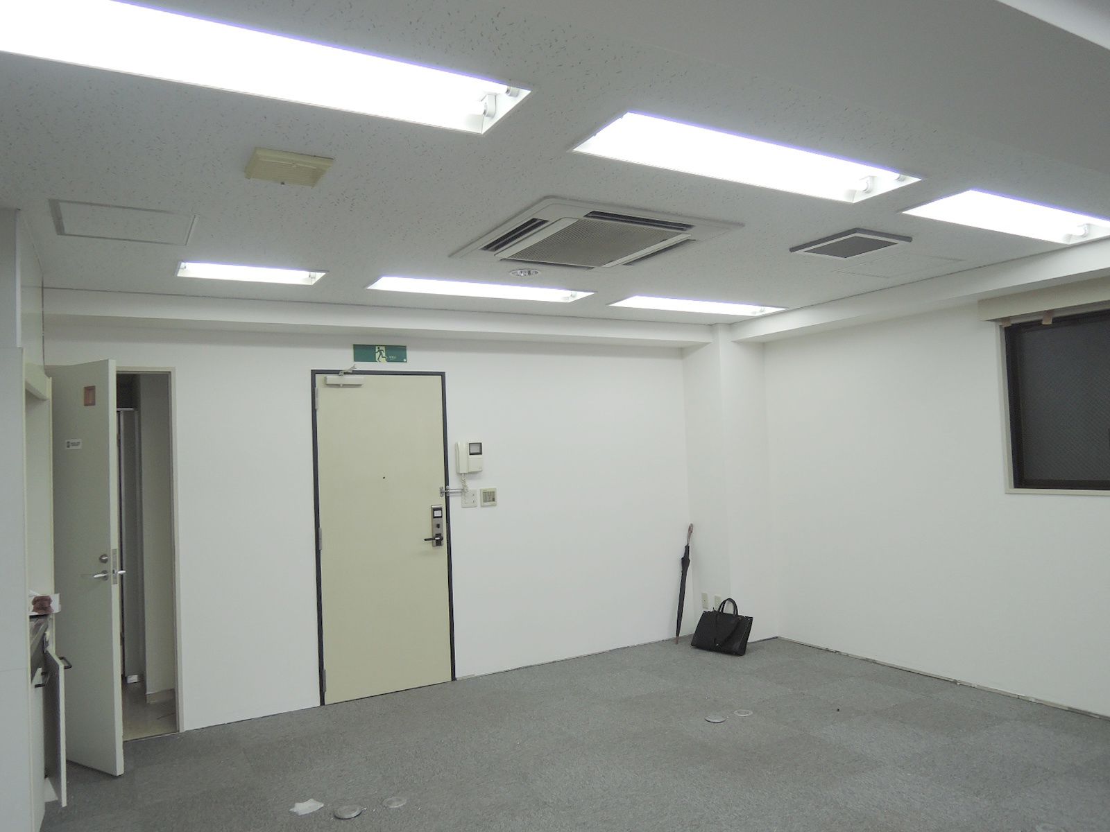 オフィス室内参考画像（約15坪）