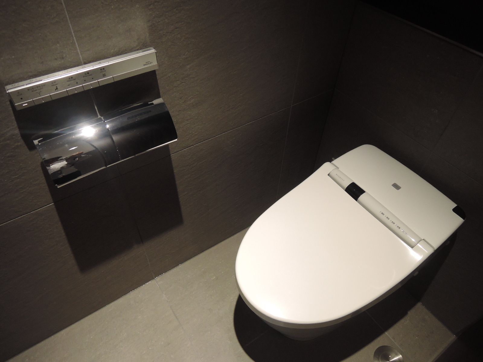 男女別トイレ個室