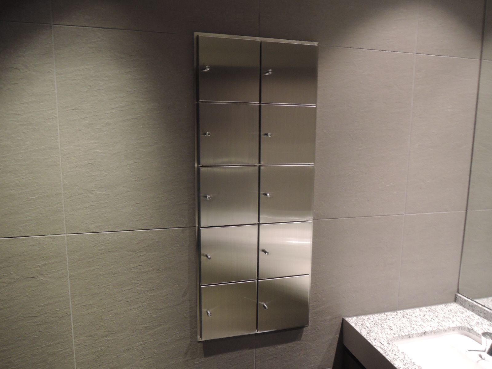 男女トイレ共に収納完備