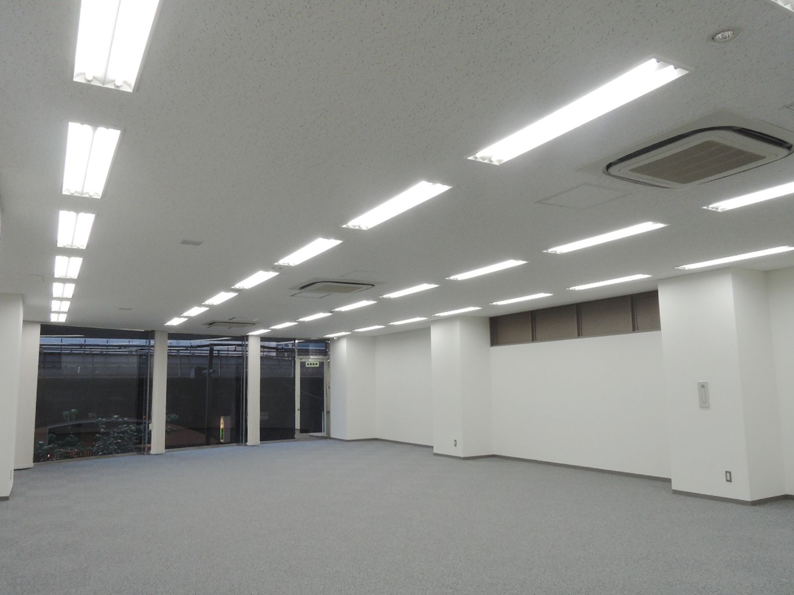 オフィス室内参考画像