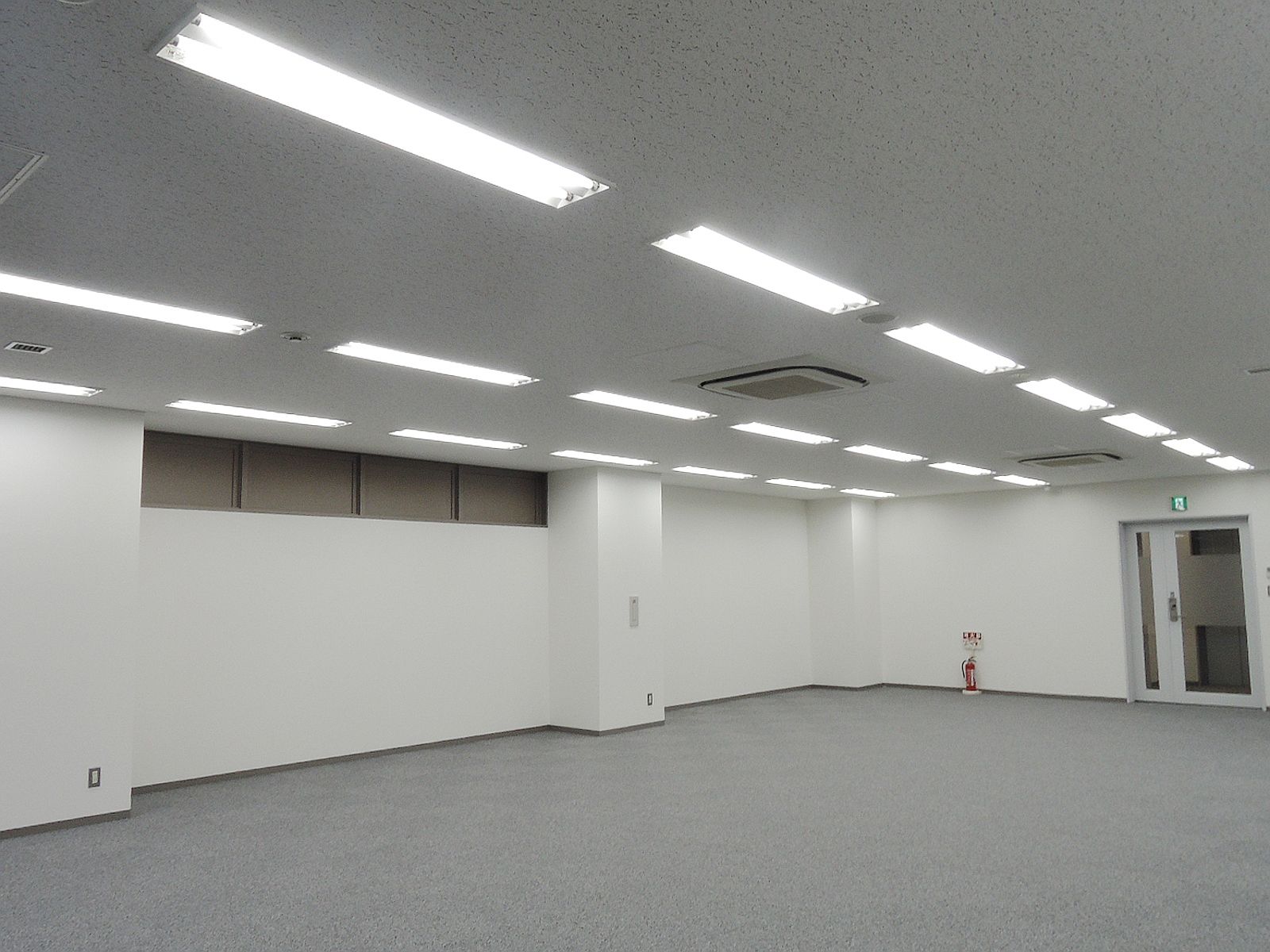 貸室奥から見た様子