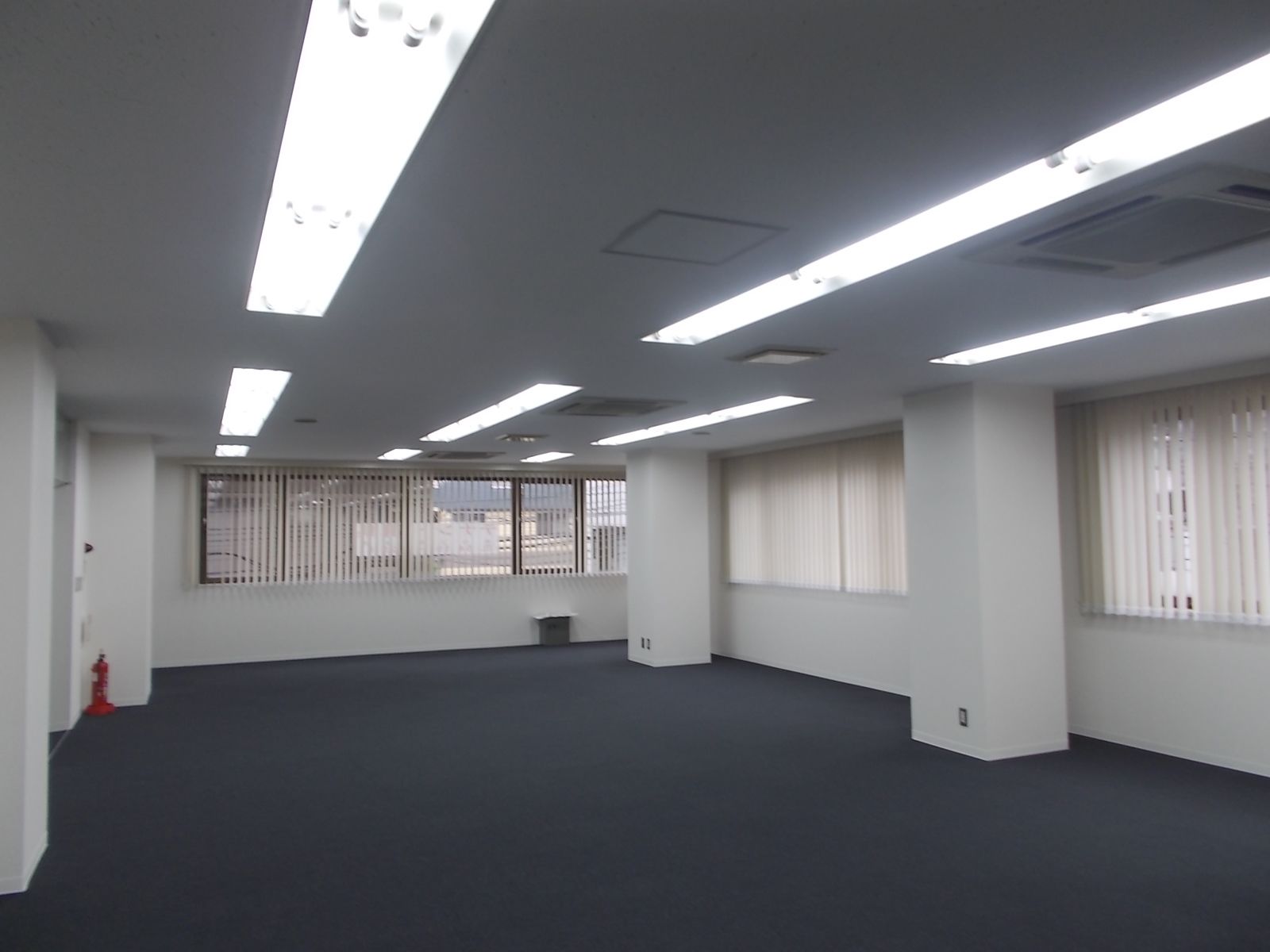 オフィス室内参考画像