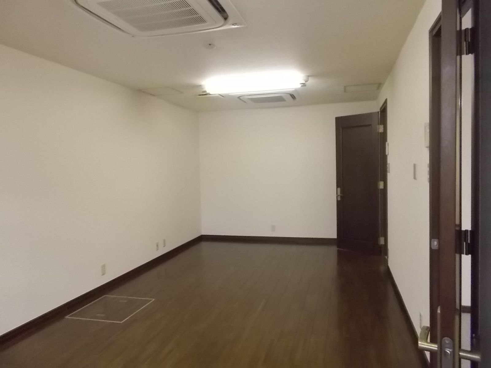 いくつかの部屋に分かれている