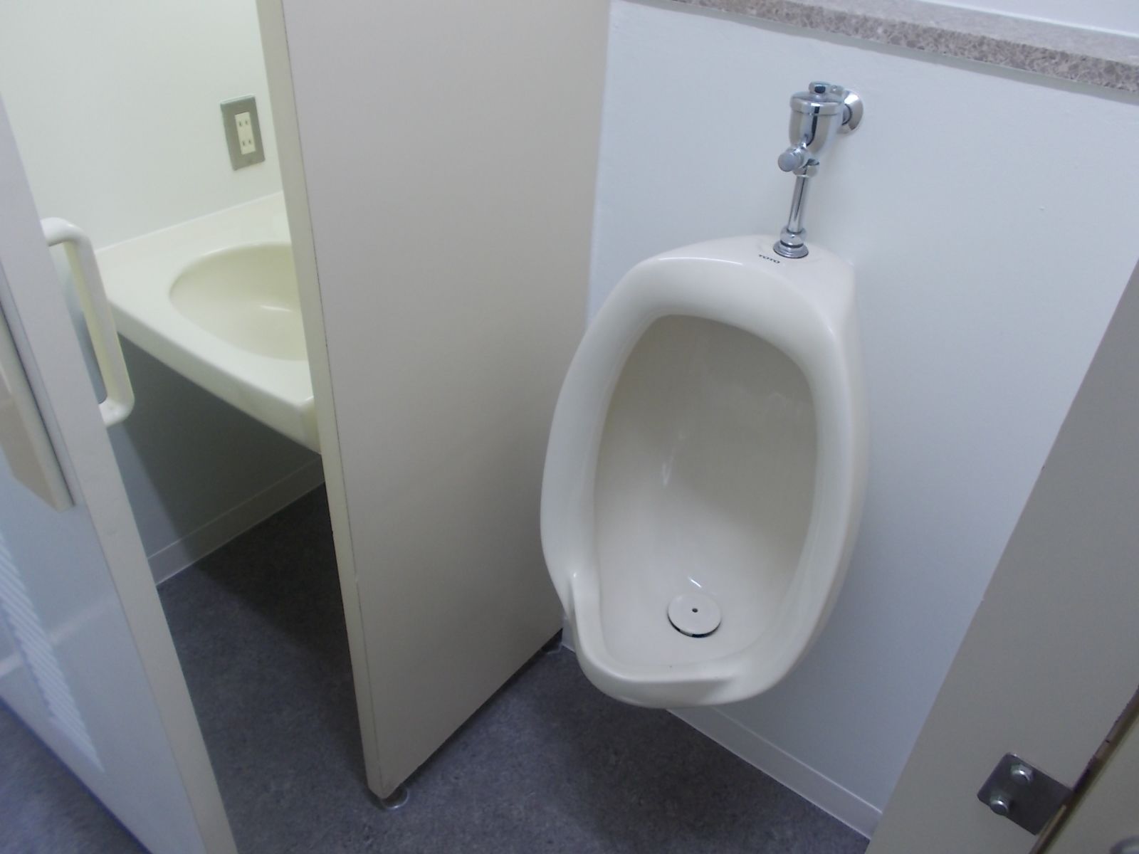 男性用トイレ