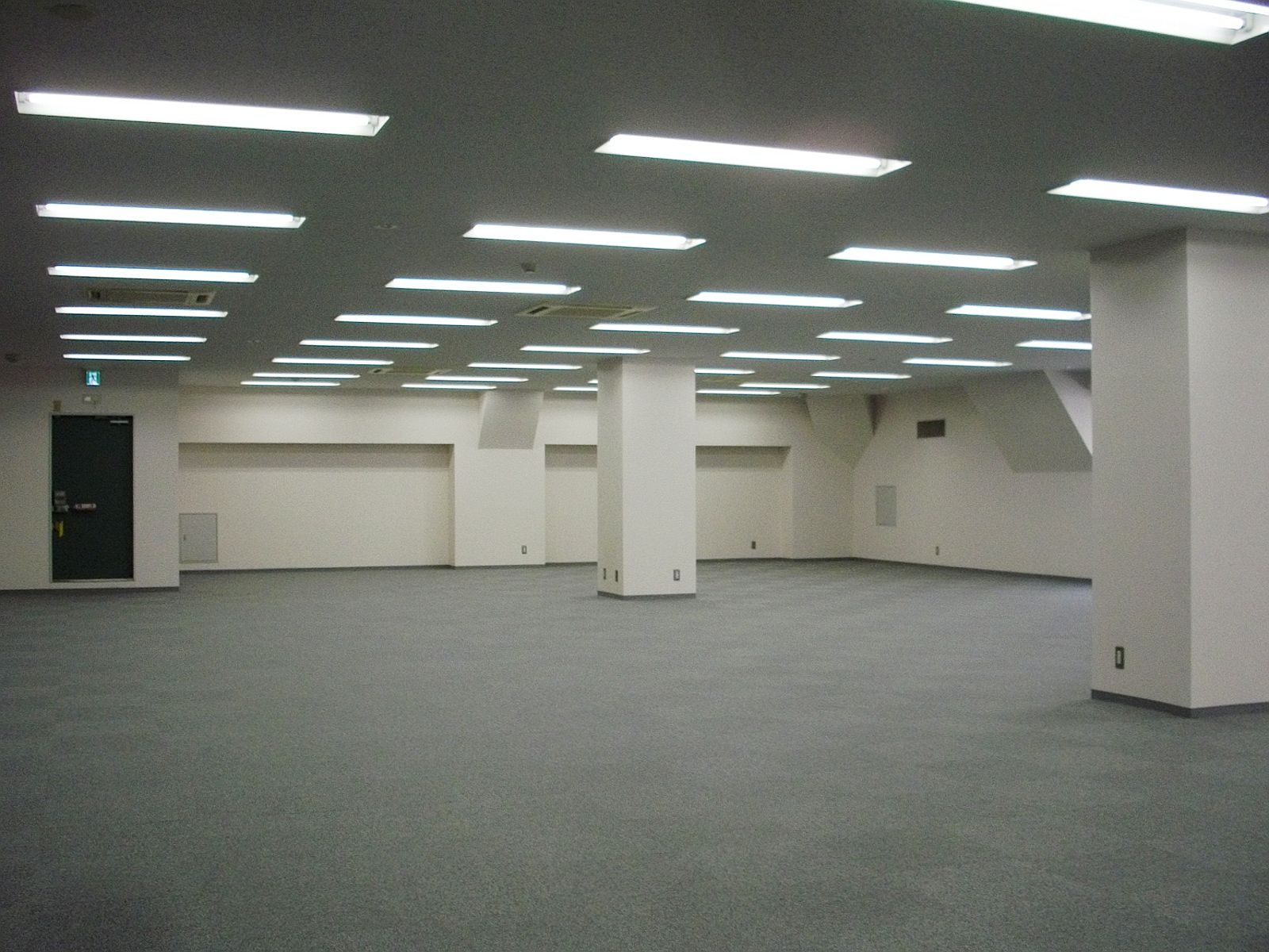 オフィス室内参考画像