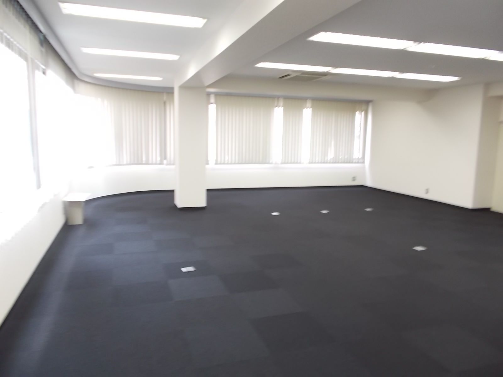 奥側から見た室内の様子