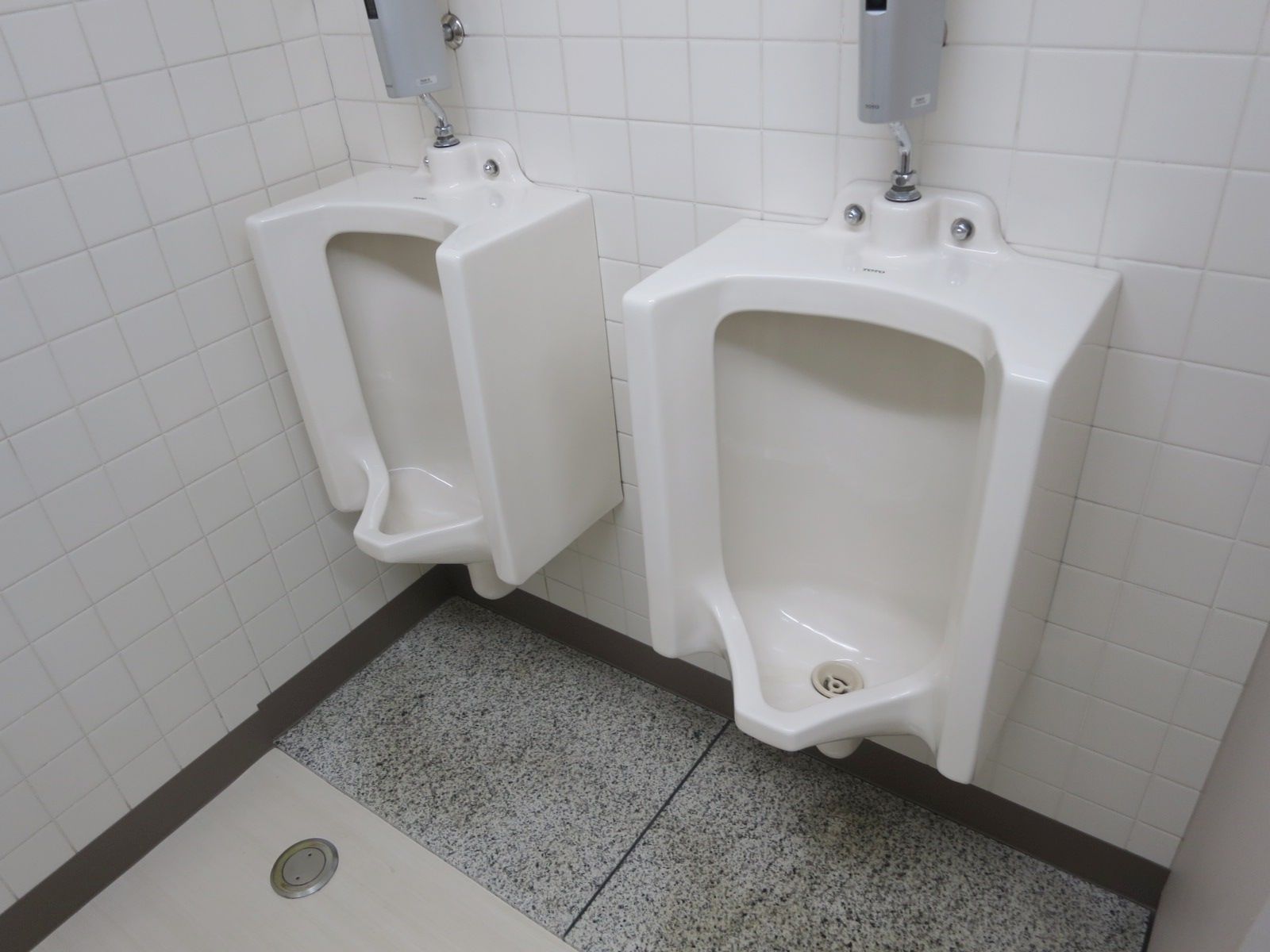 男性用トイレ