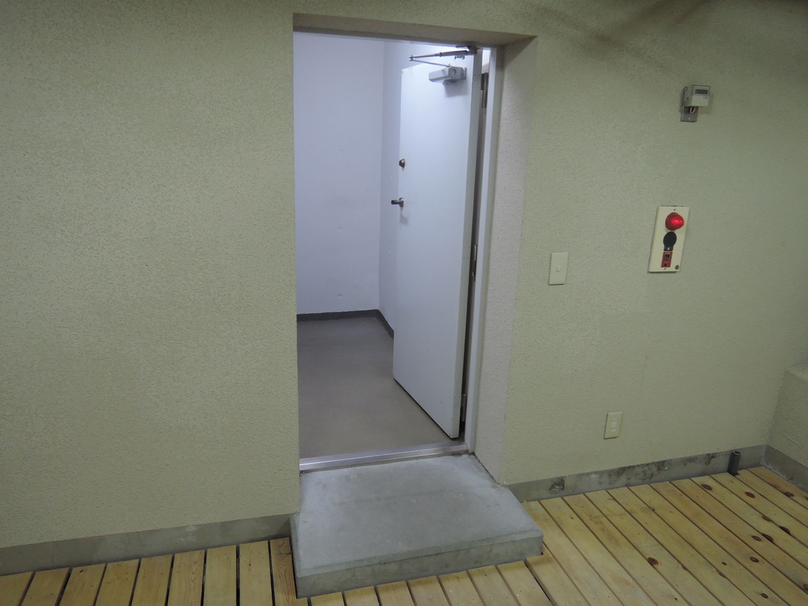 入口（※B1階)