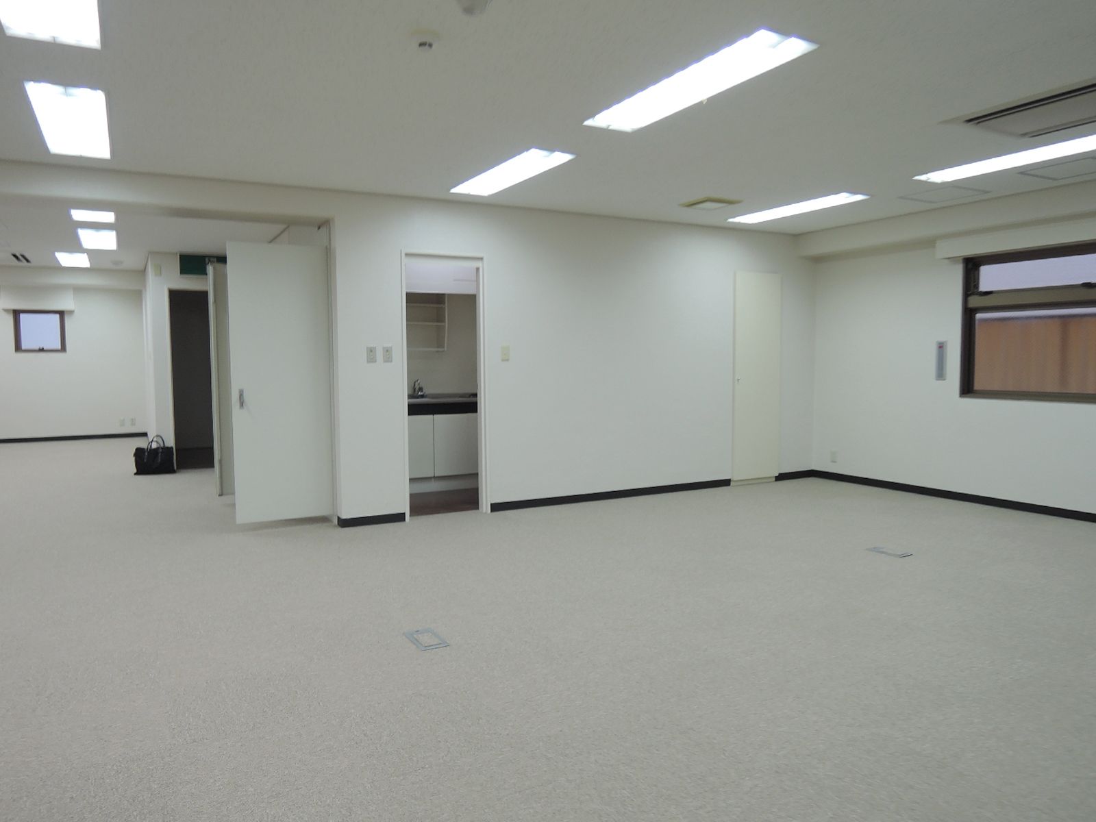 奥行きのある室内