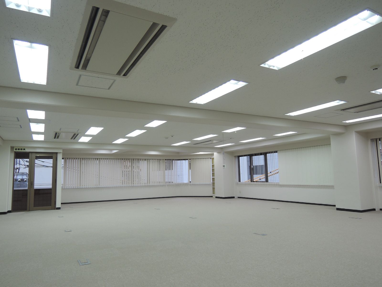 オフィス室内参考画像